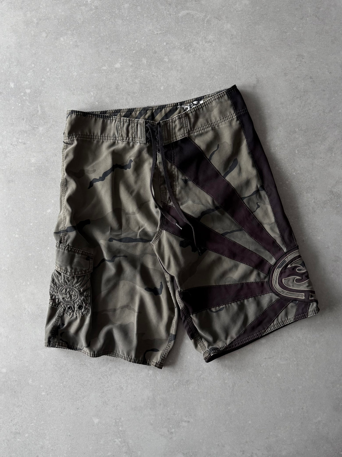 Vintage Billabong Andy Irons Rising Sun Boardshorts (32)