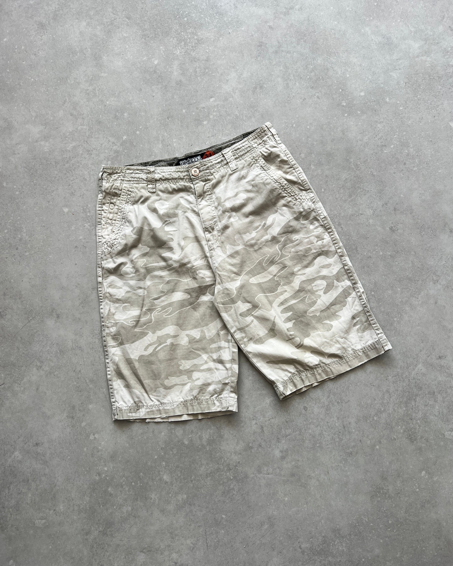 Vintage Billabong Cargo Shorts (34)