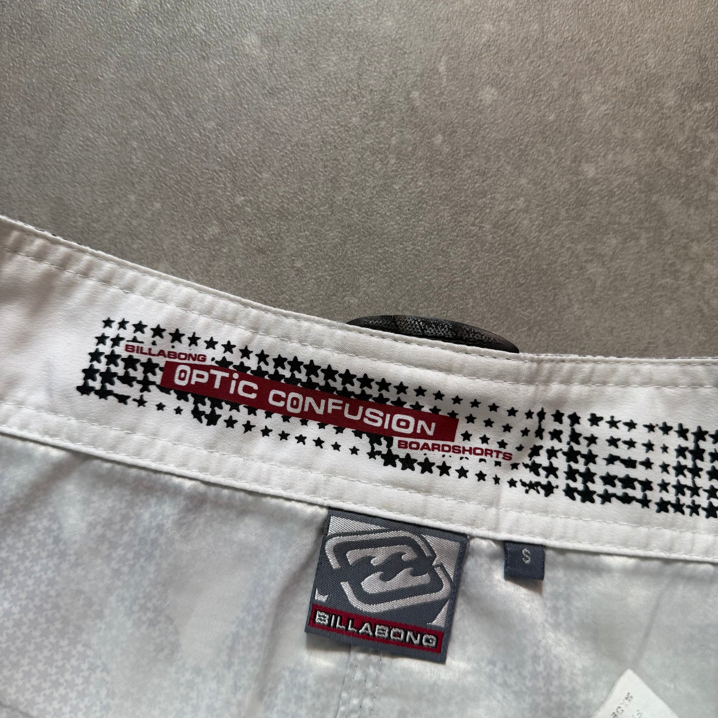 00’s Billabong “Optic Illusions” Boardshorts (33)