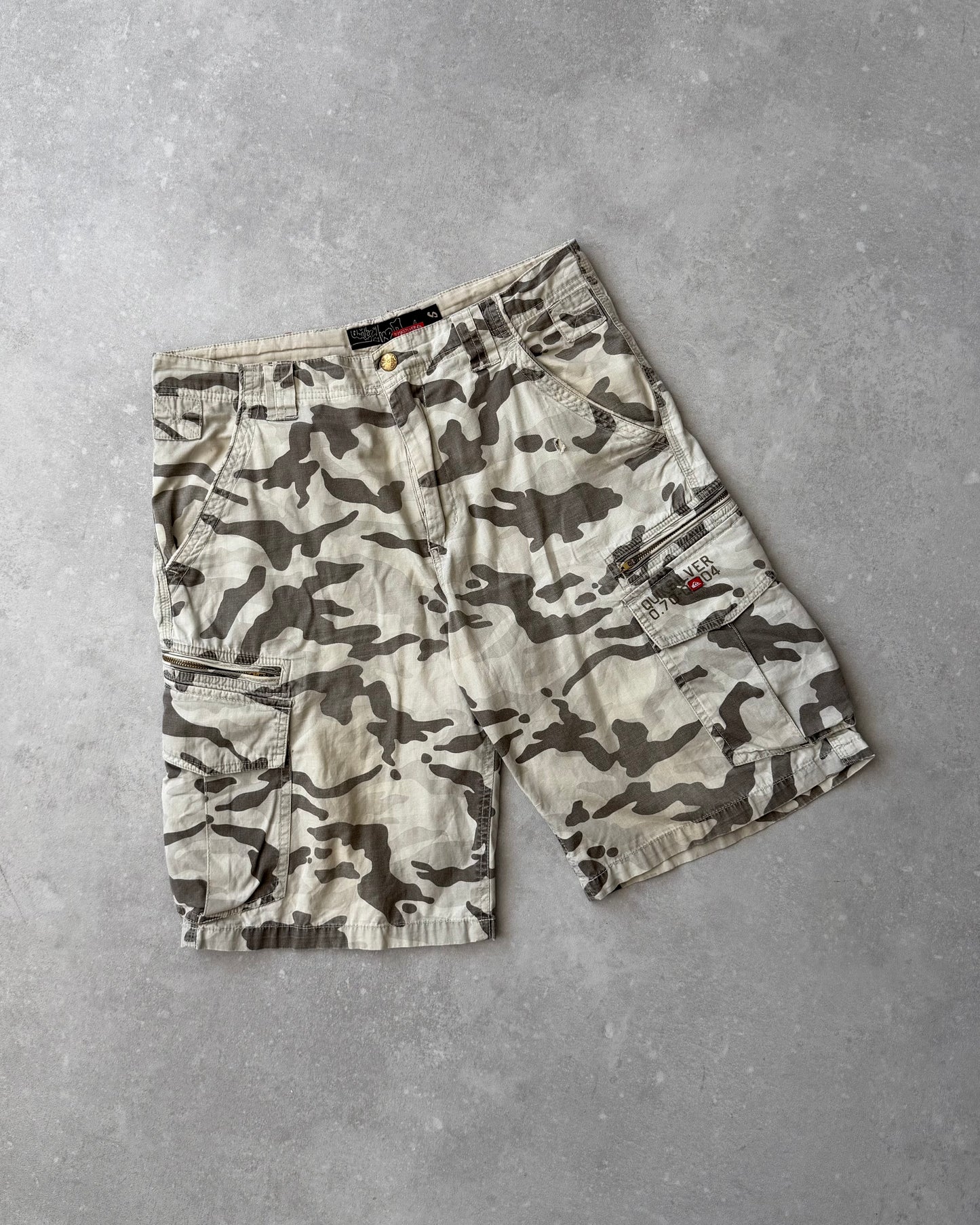 Vintage Quiksilver Camo Cargo Shorts (30)