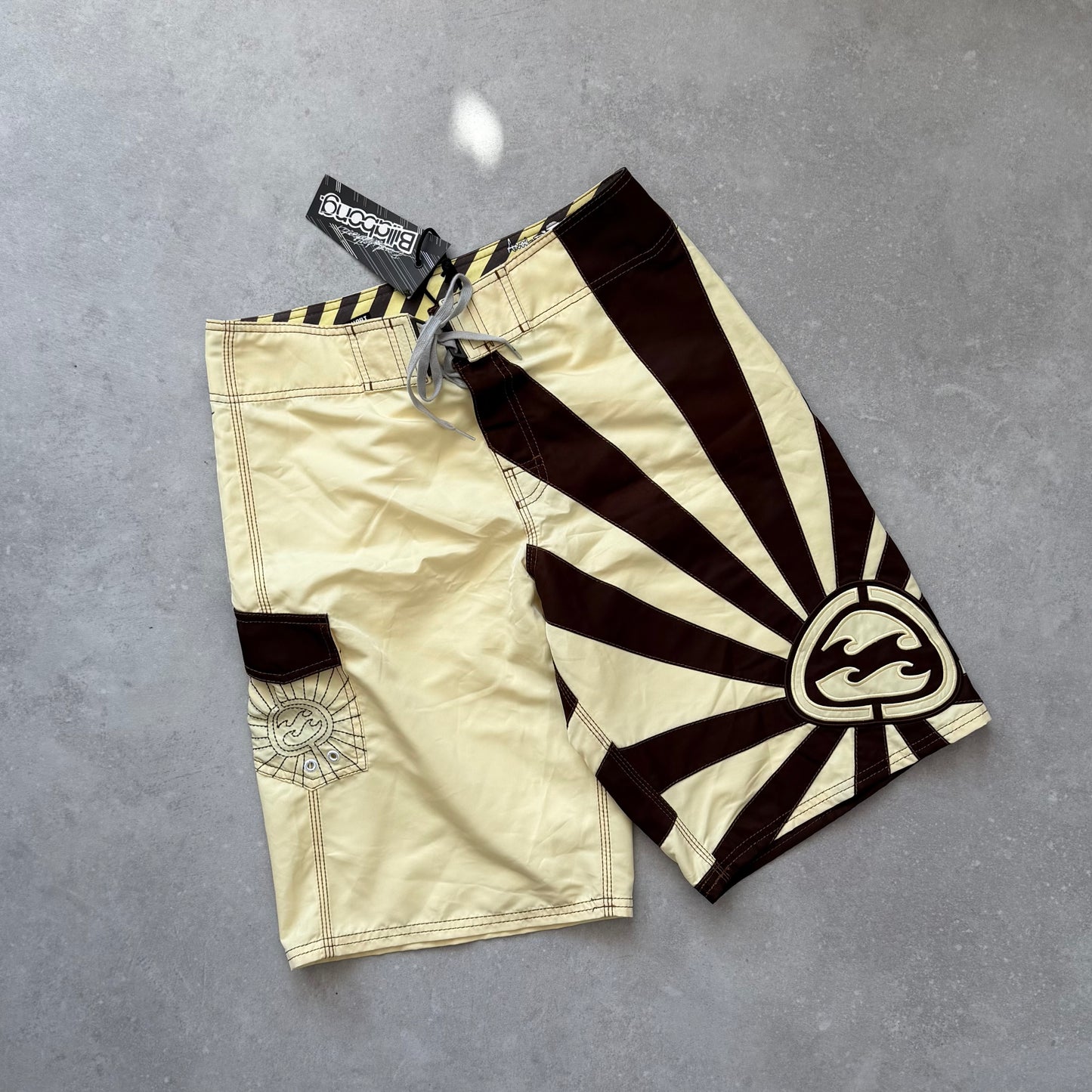BNWT 00’s Billabong Andy Irons Rising Sun Boardshorts (32)