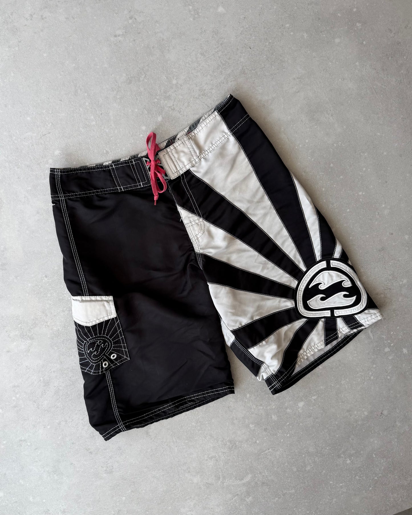 Vintage Billabong Andy Irons Rising Sun Boardshorts (30)