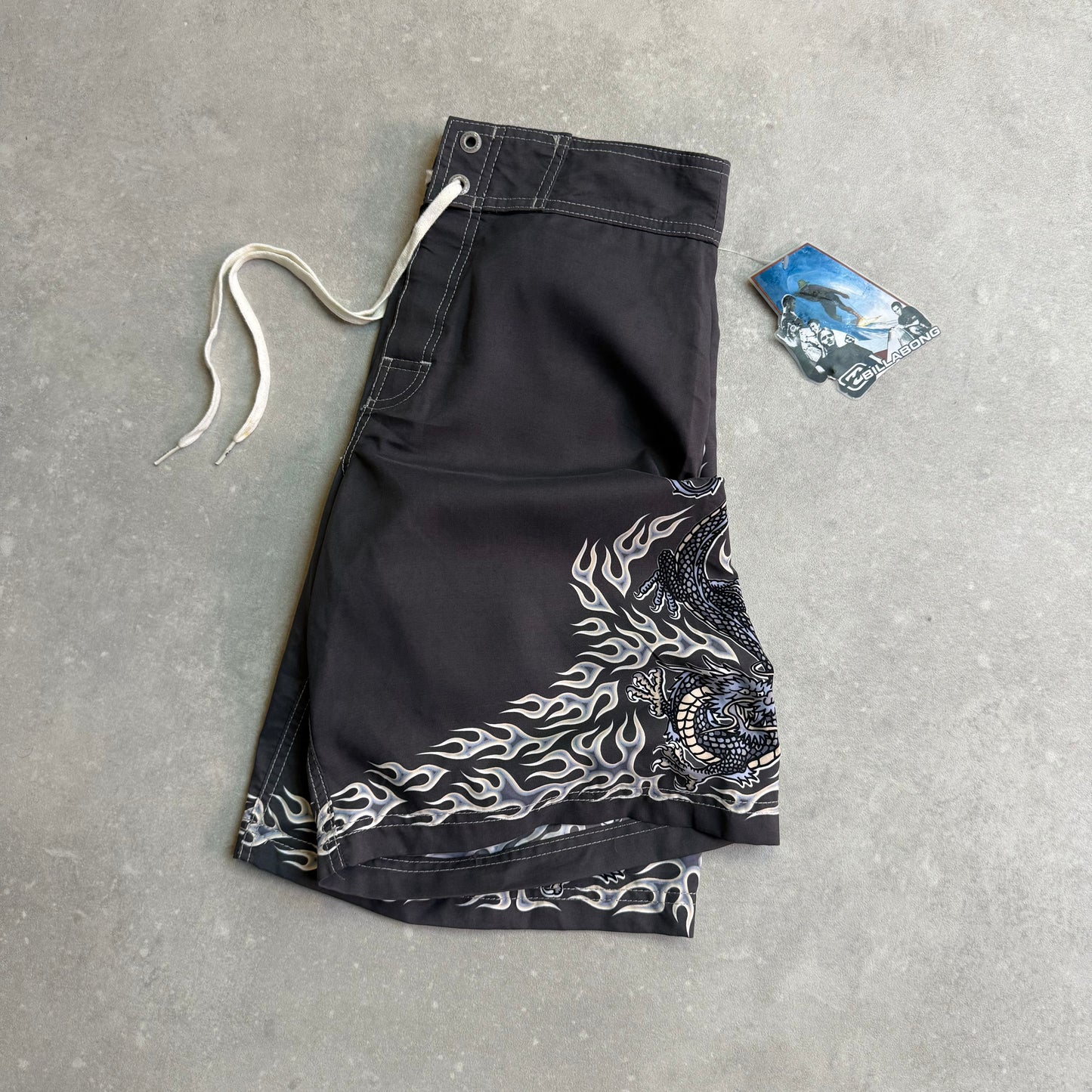 BNWT Billabong Dragon Boardshorts (30)