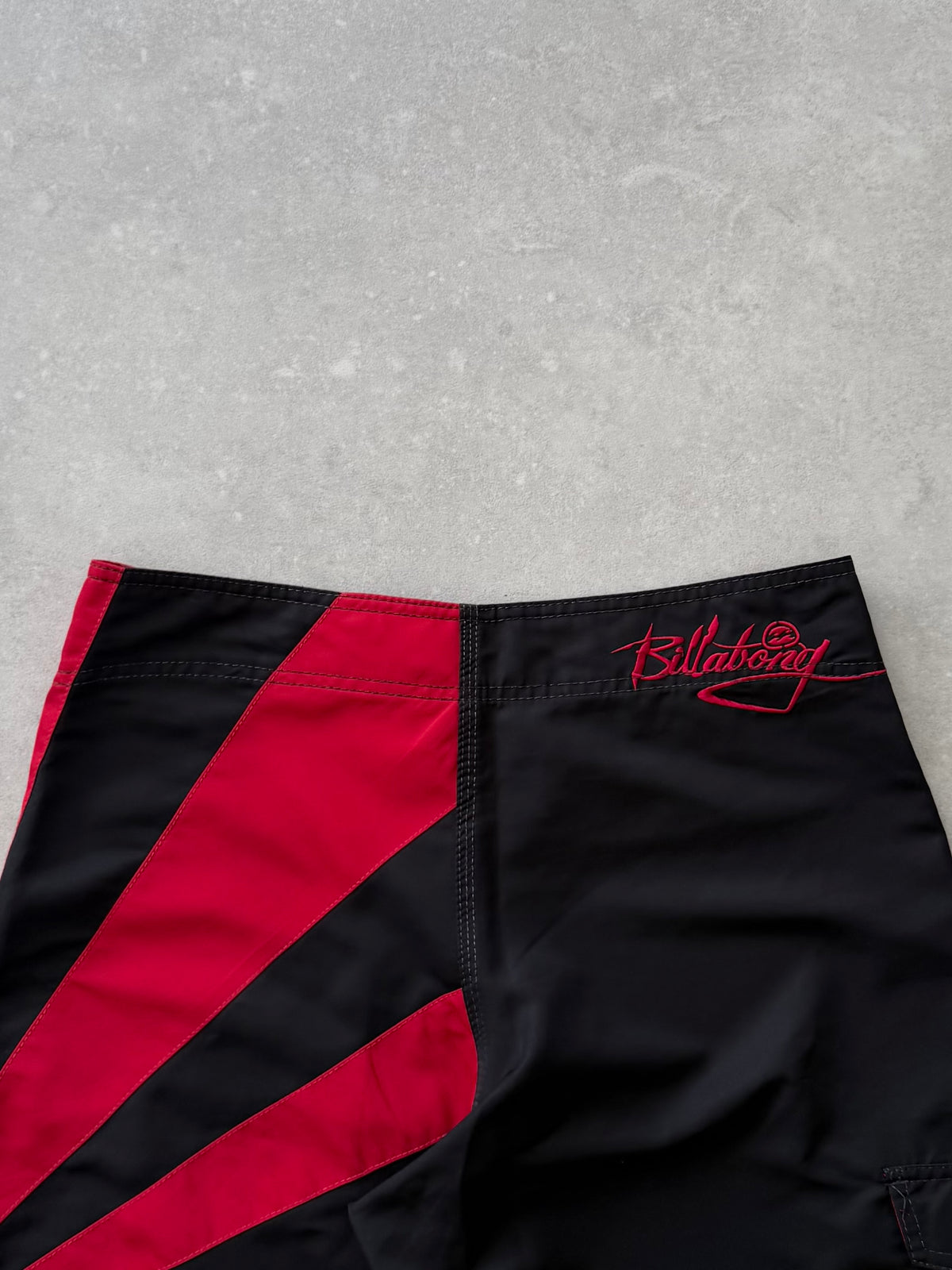 Vintage Billabong Andy Irons Rising Sun Boardshorts (32)