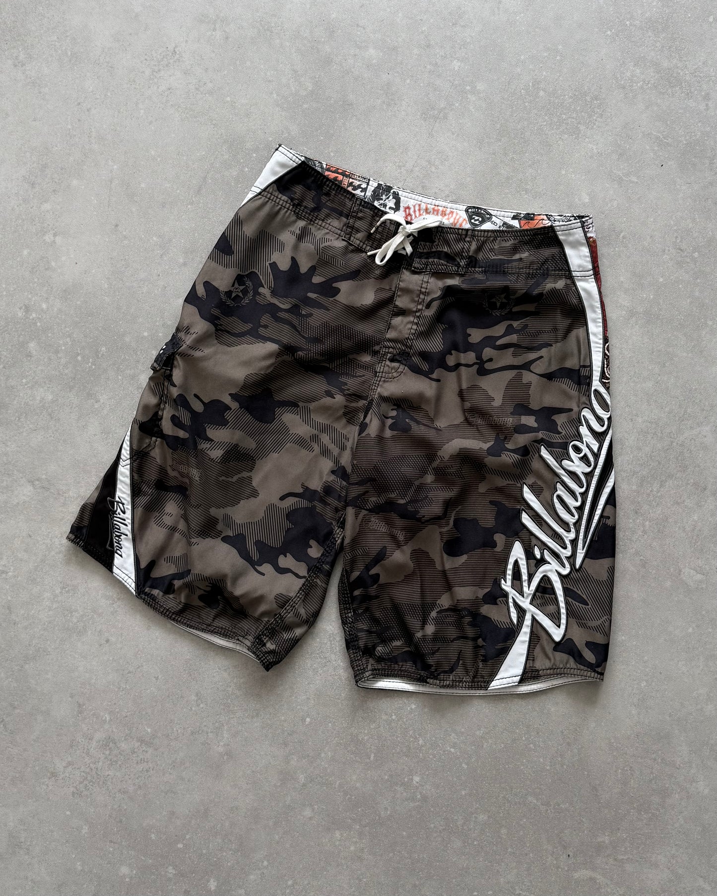 Vintage Billabong Mark Occhilupo Boardshorts (32)