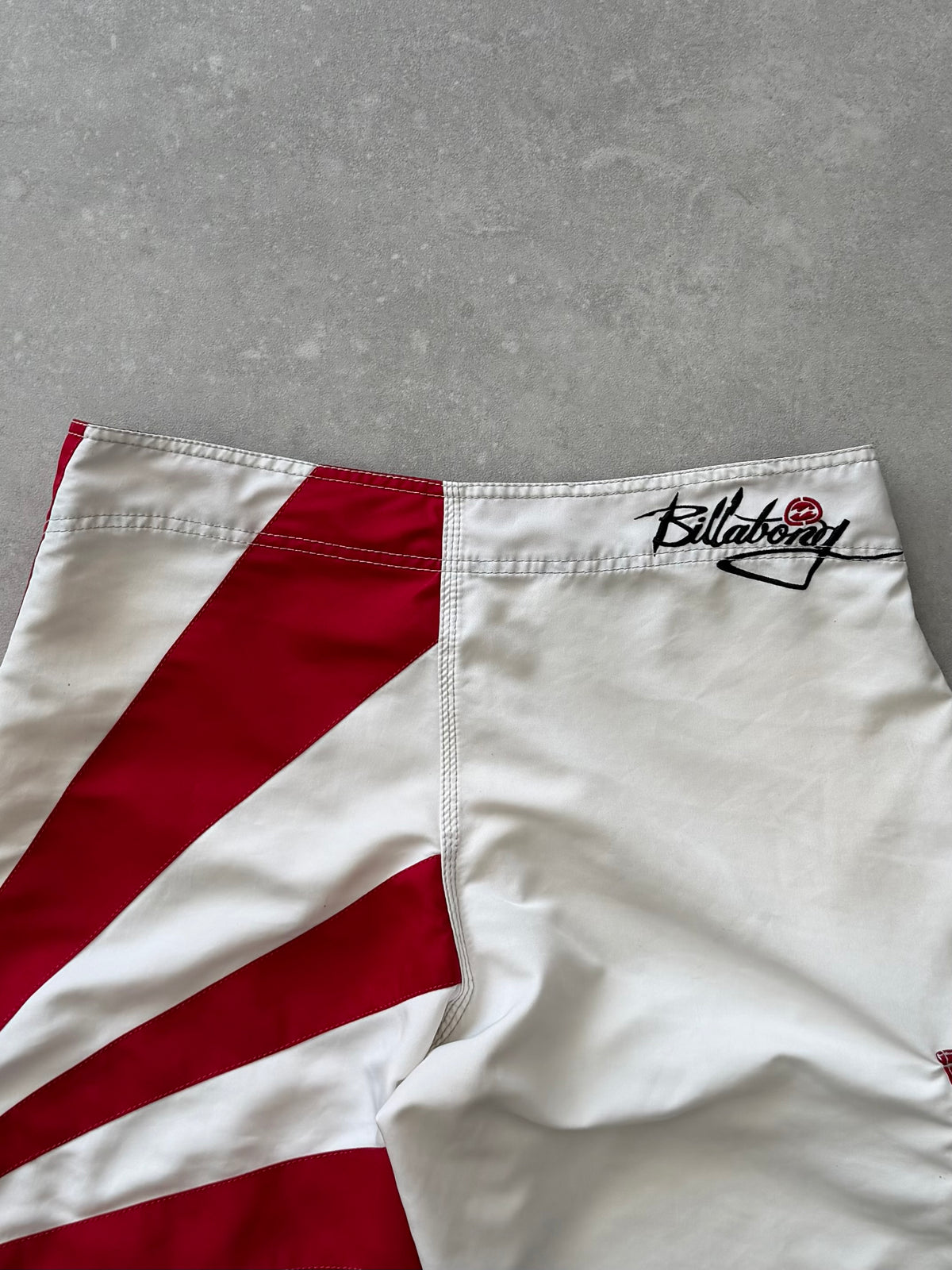 Vintage Billabong Andy Irons Rising Sun Boardshorts (36)