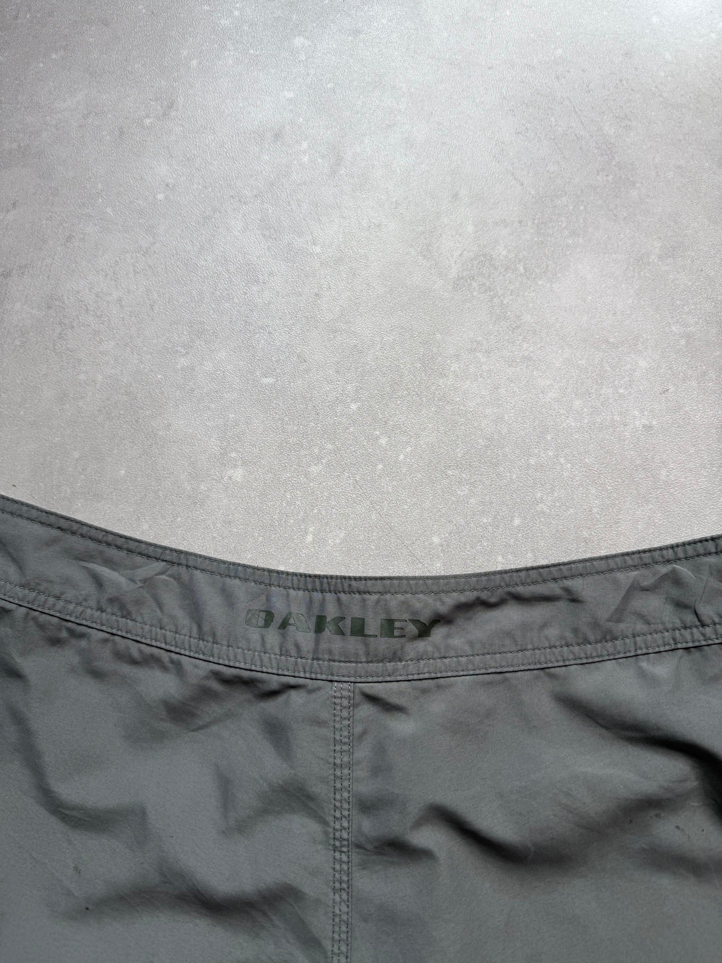 Oakley Shorts (34)