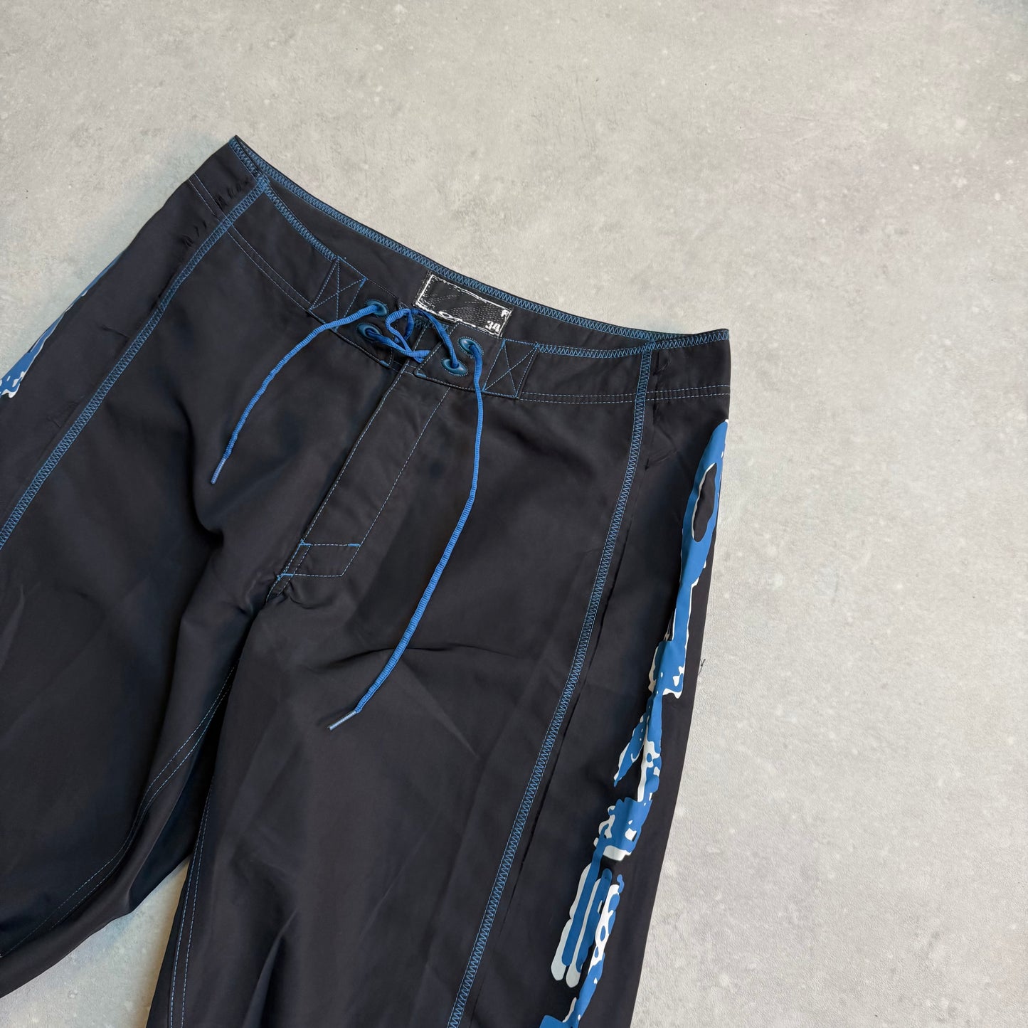 00’s Oakley Board Shorts (34)