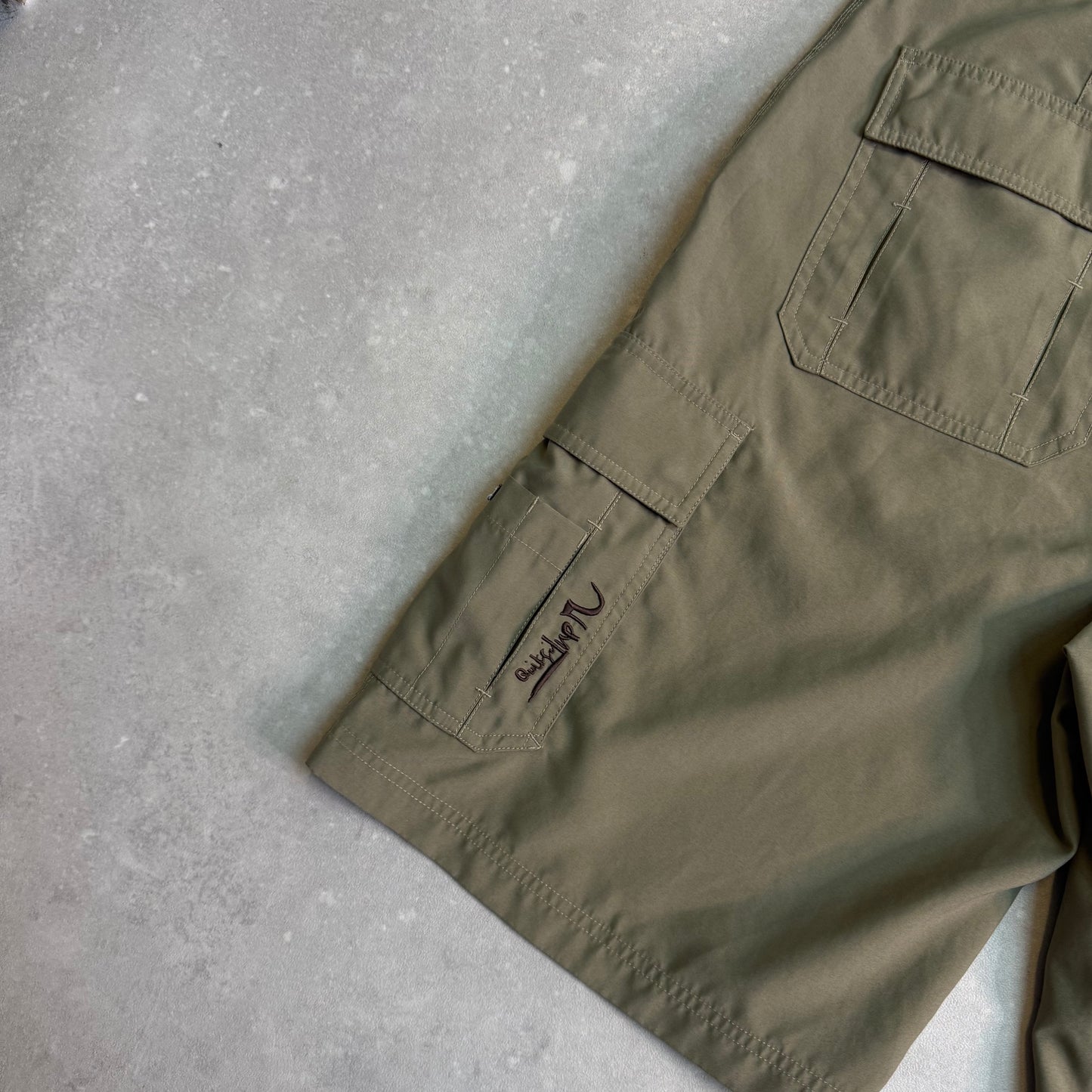 00's Quiksilver Cargo Shorts (34)