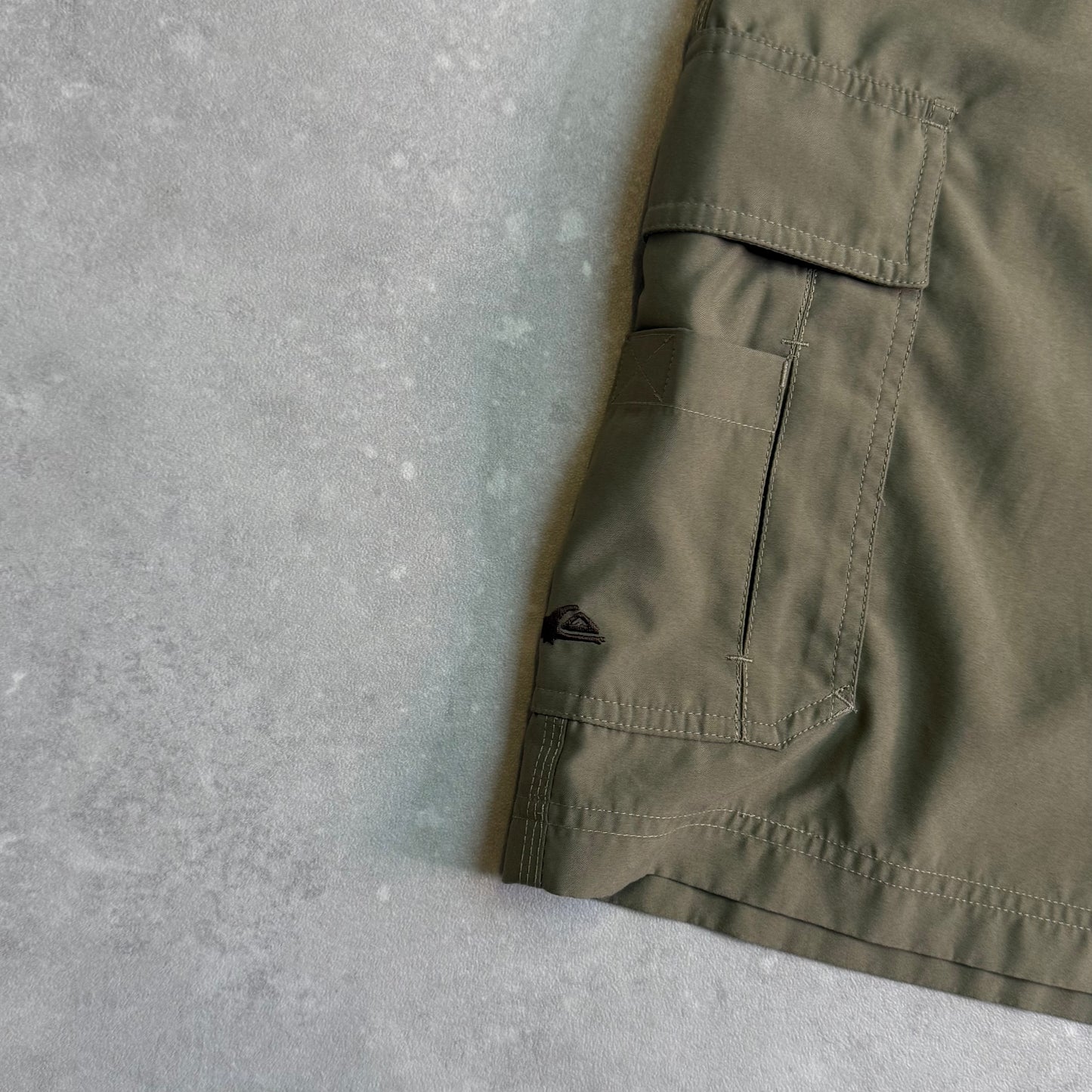 00's Quiksilver Cargo Shorts (34)
