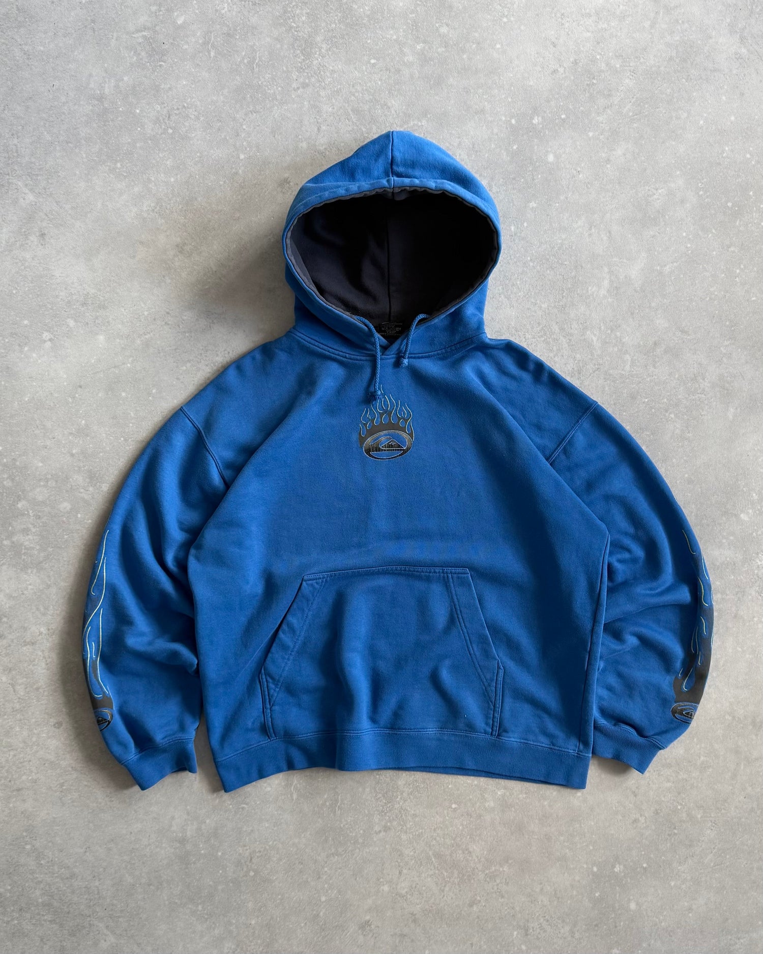 HOODIES & SWEATSHIRTS