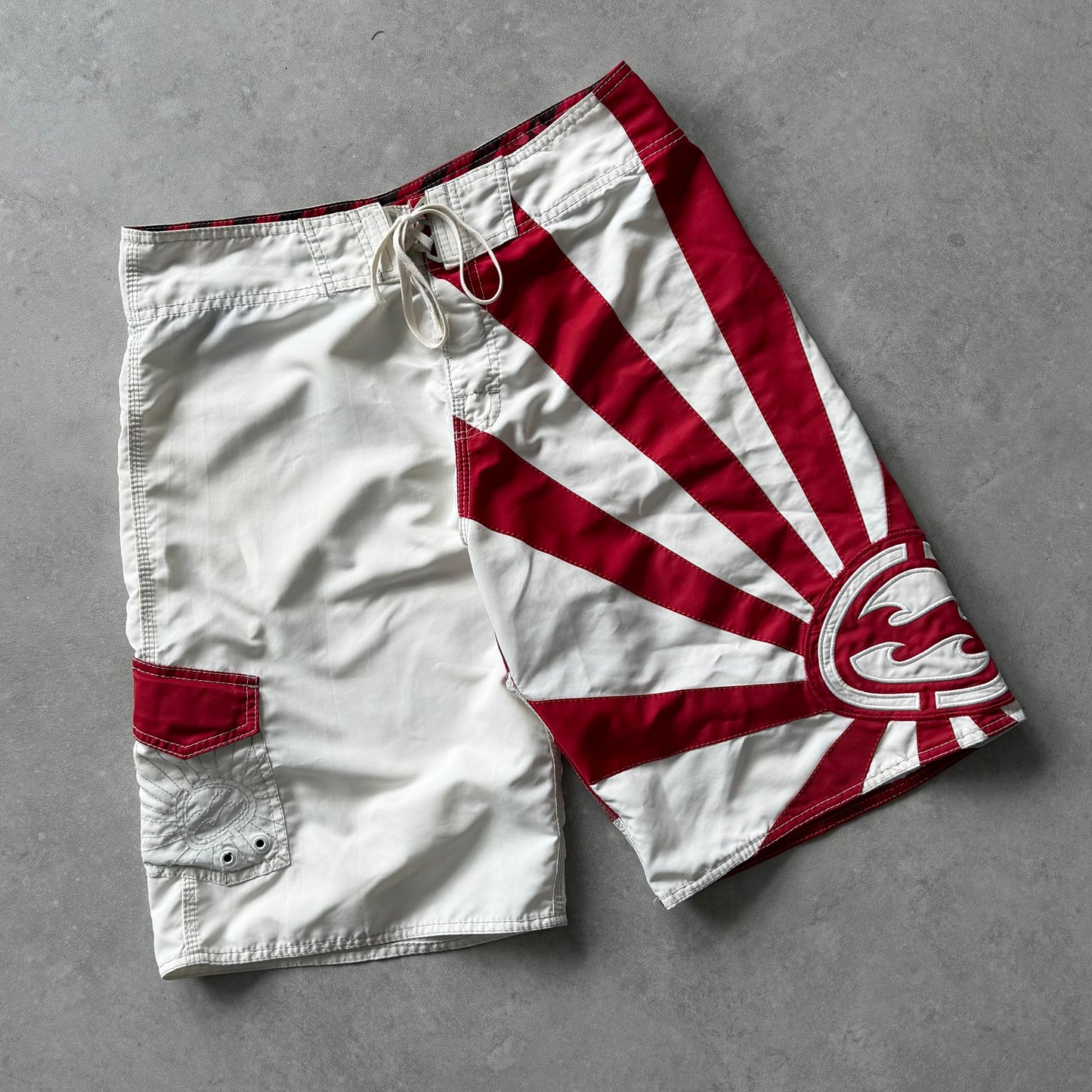 Vintage Billbong Andy Irons Rising Sun Boardshorts (32)