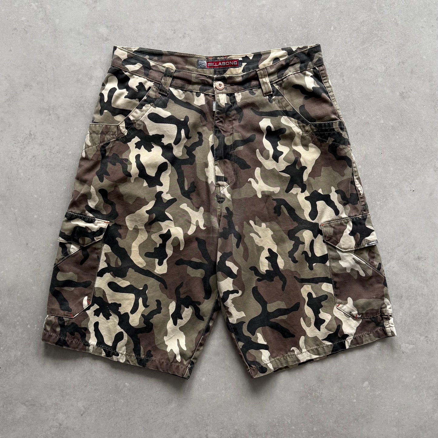 Vintage Camouflage Cargo Shorts (32)