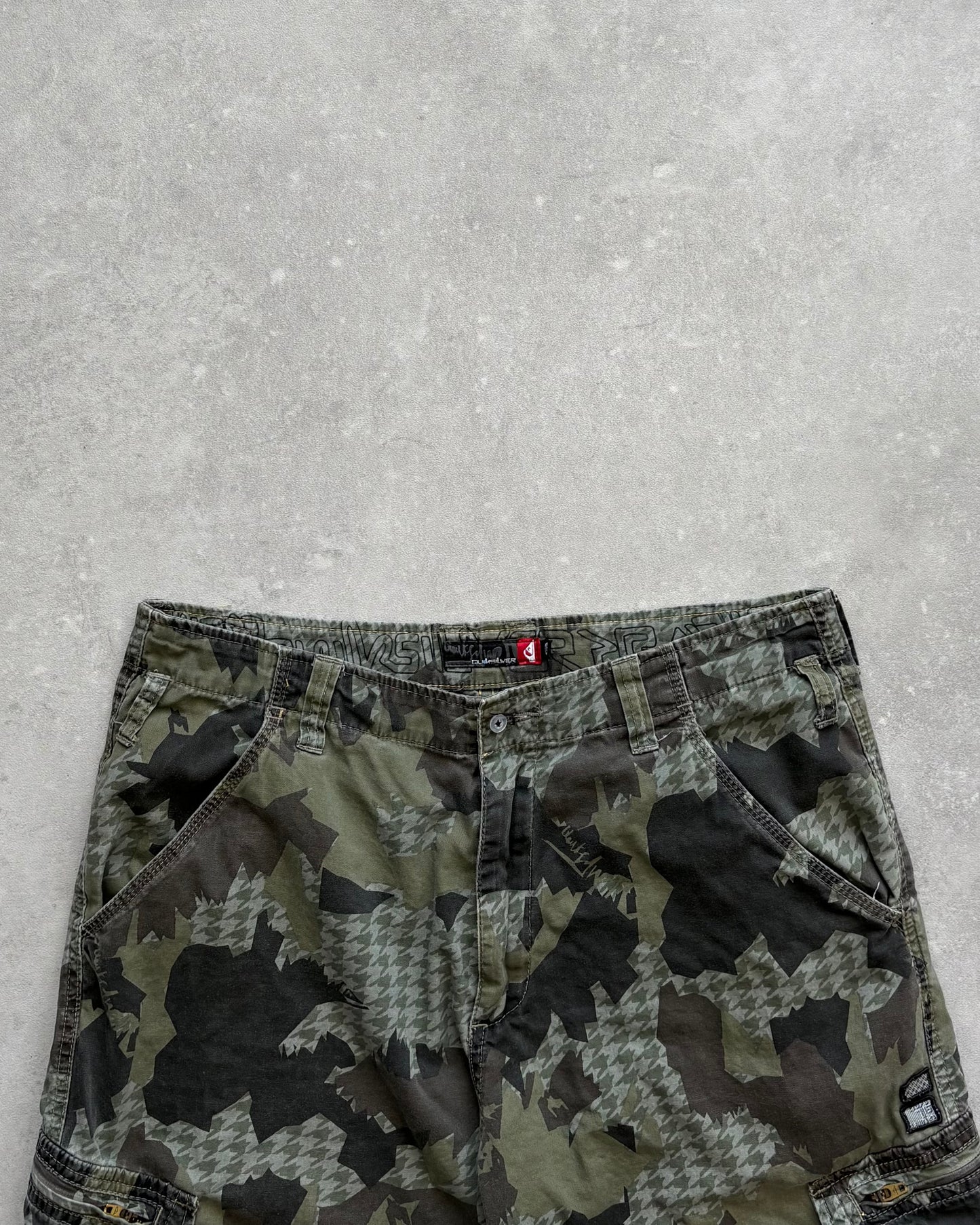 Vintage Quiksilver Camo Shorts (33)