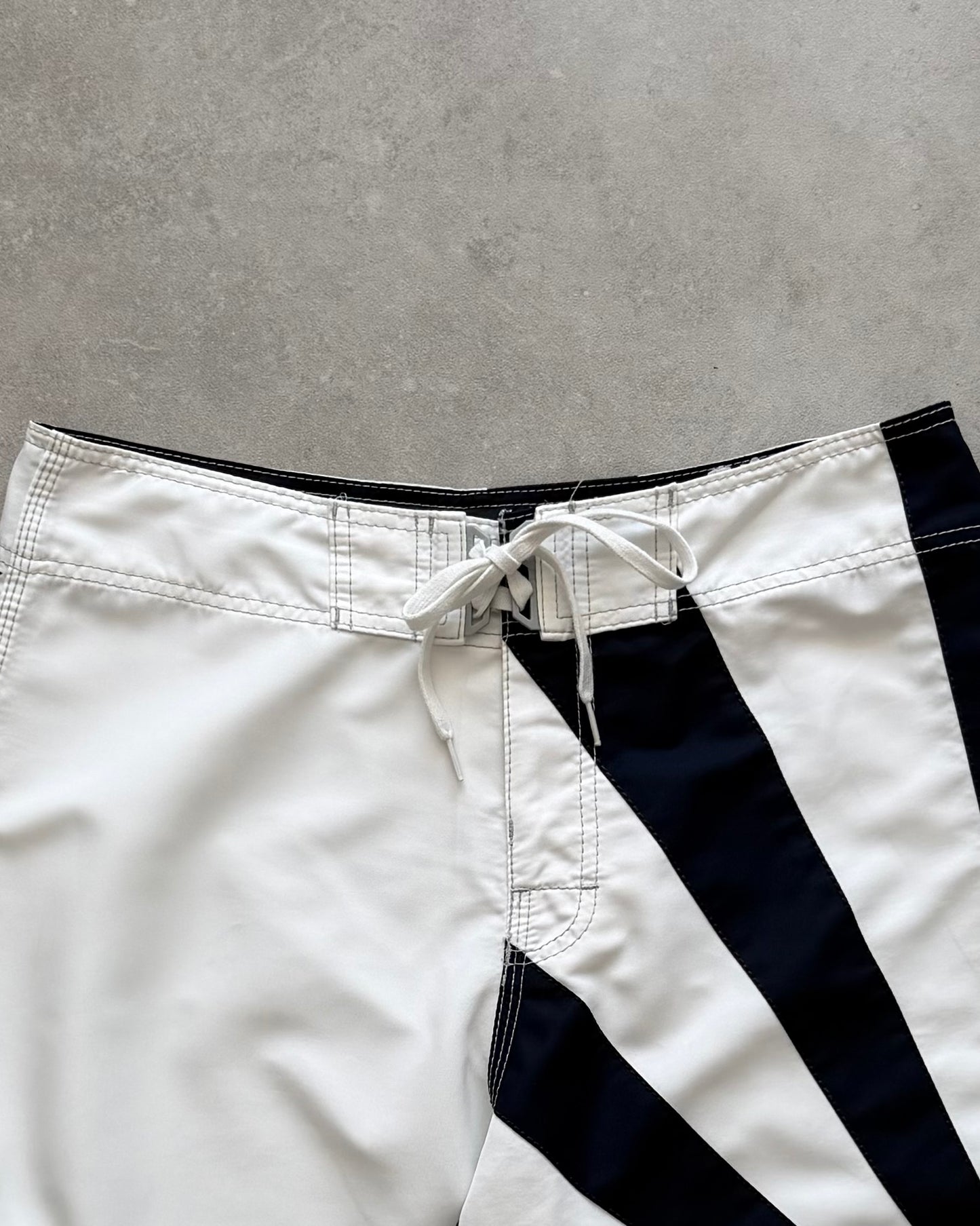 Vintage Billabong Andy Irons Rising Sun Boardshorts (34)