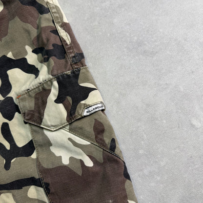 00's Billabong Camo shorts (34)