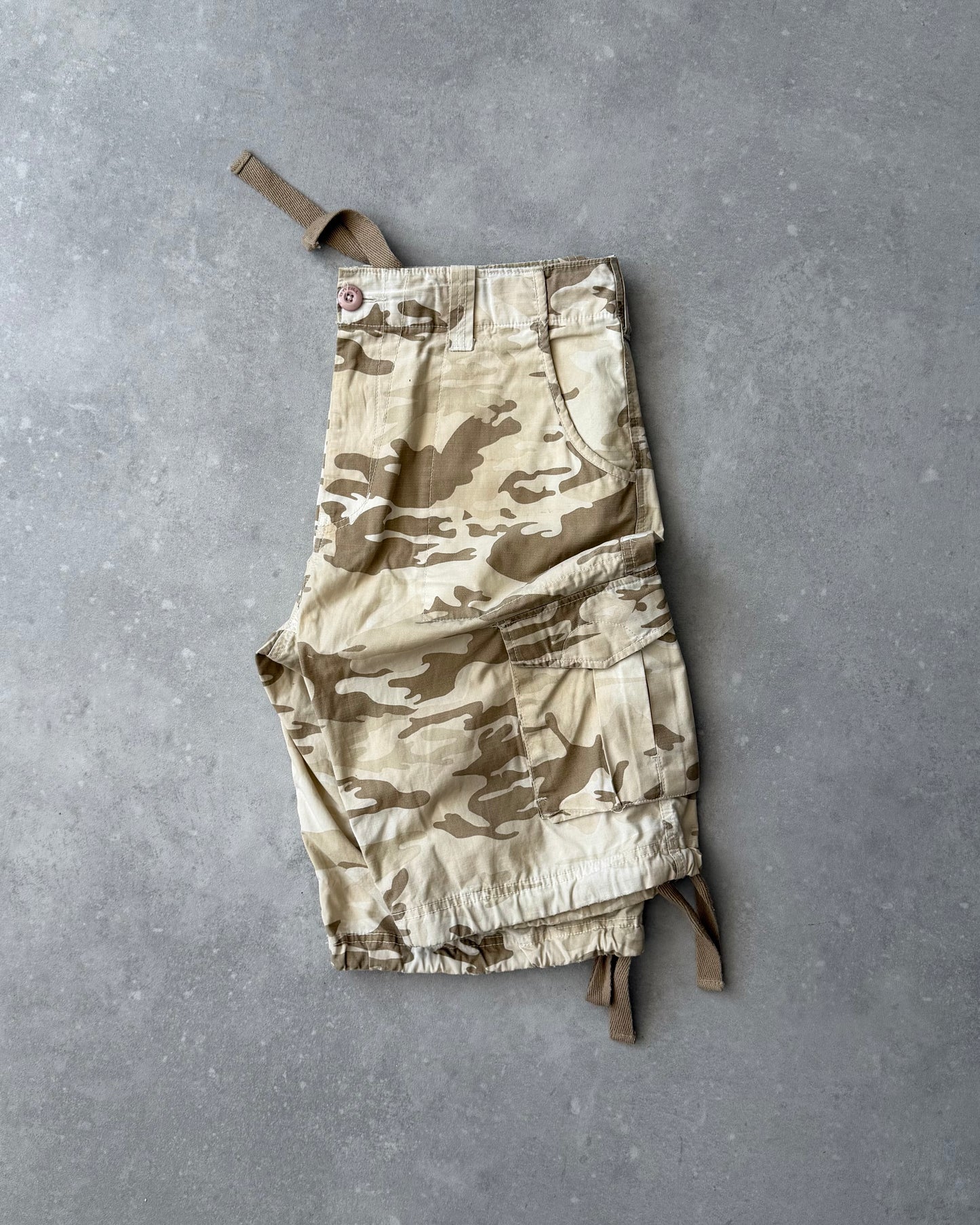 Vintage O’Neill Camo Cargo Shorts (34)