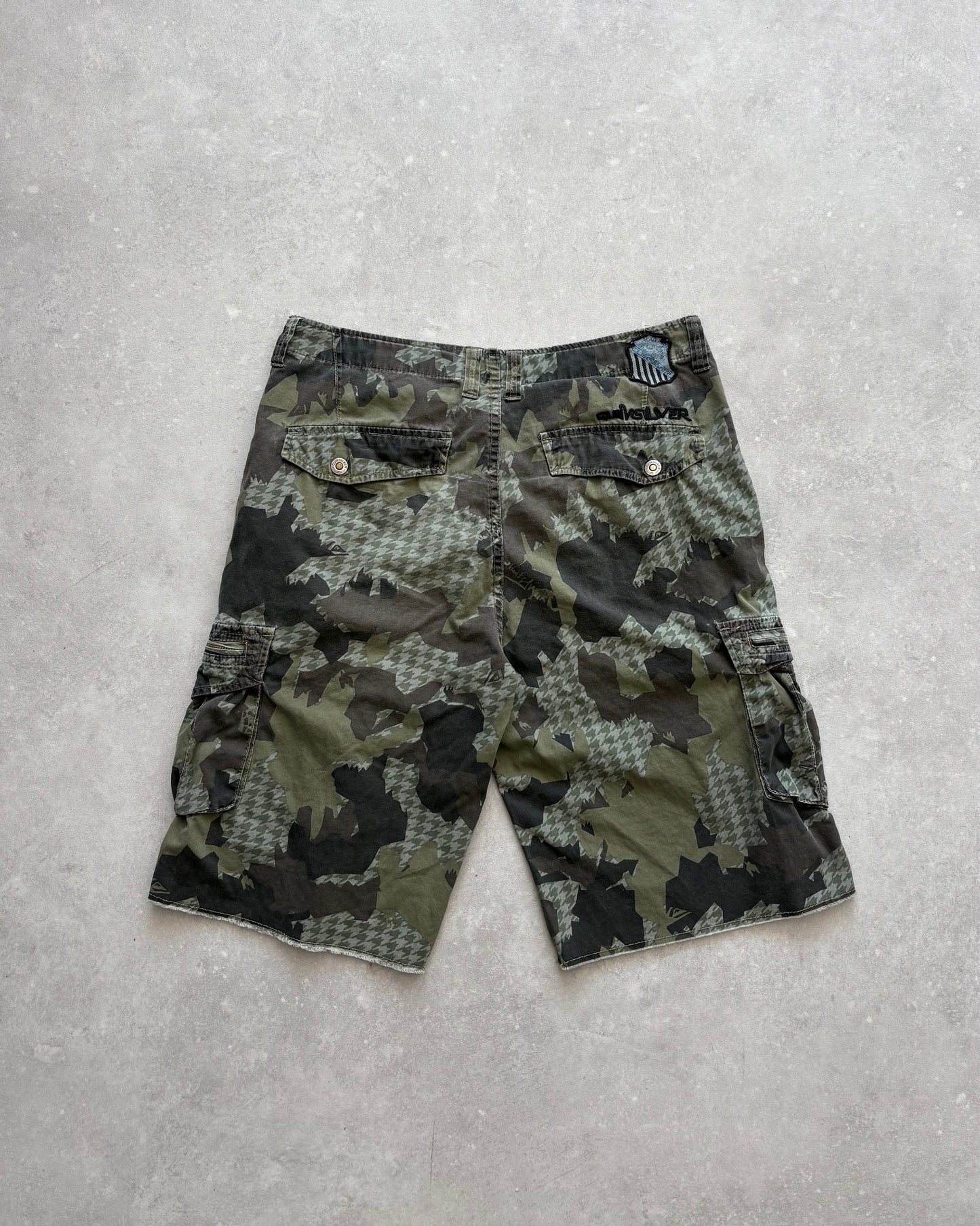 Vintage Quiksilver Camo Shorts (33)
