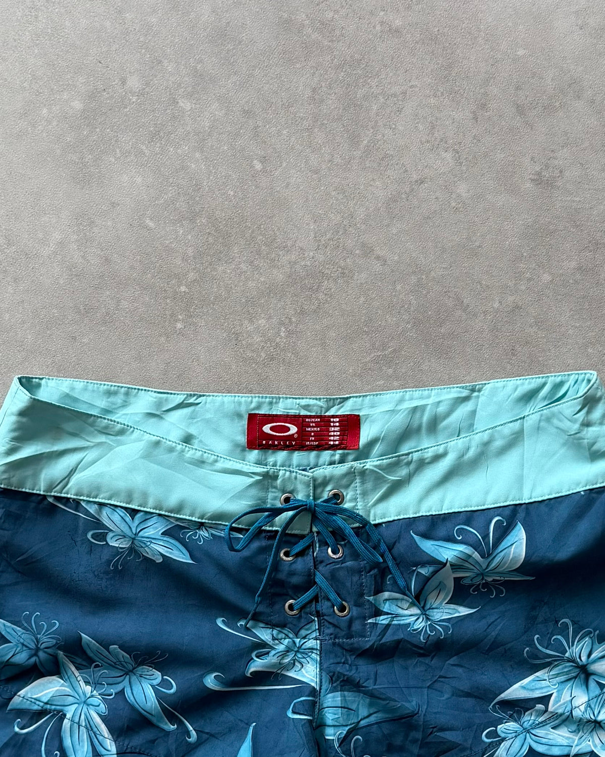 Vintage Oakley Women’s Boardshorts (33)