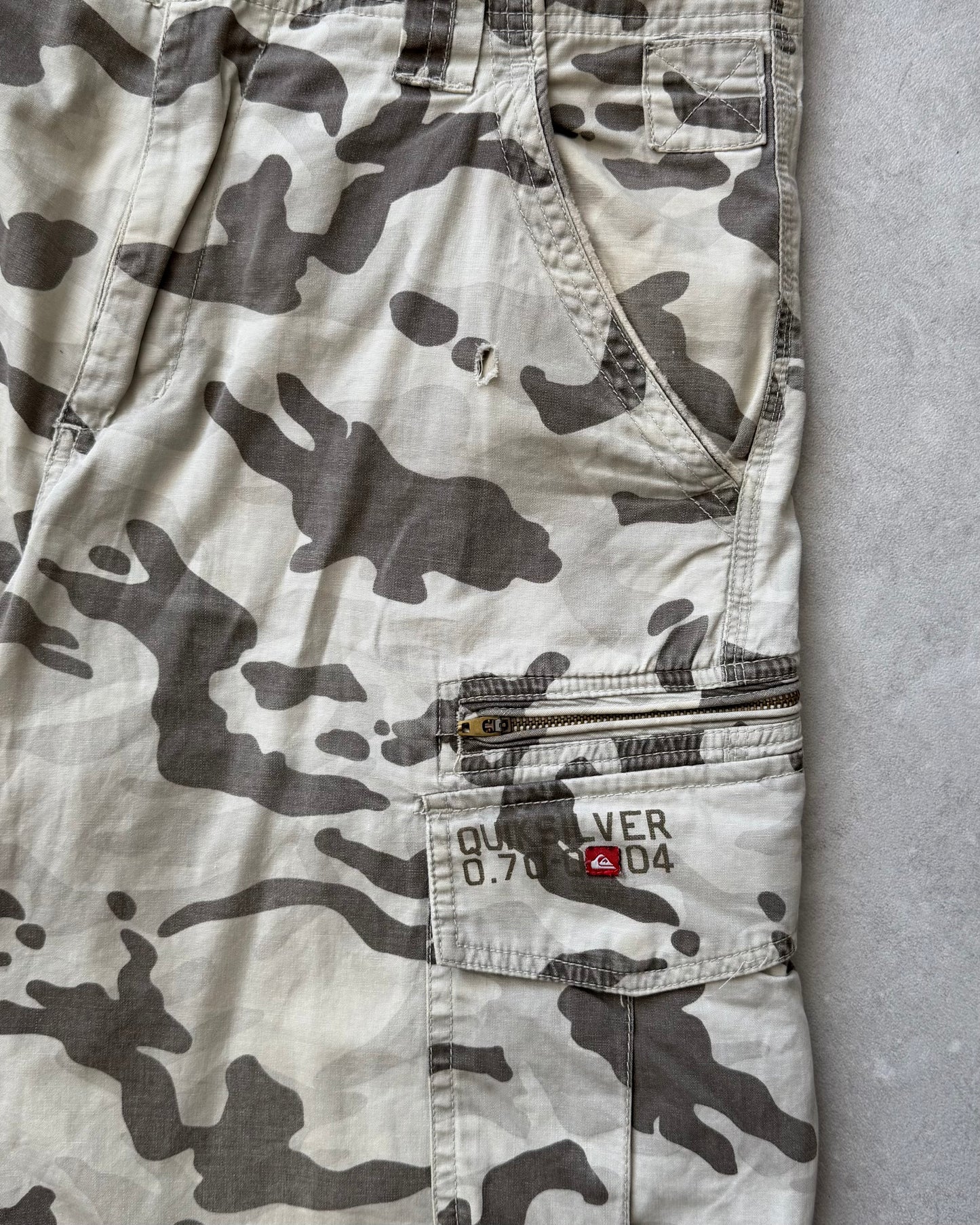 Vintage Quiksilver Camo Cargo Shorts (30)