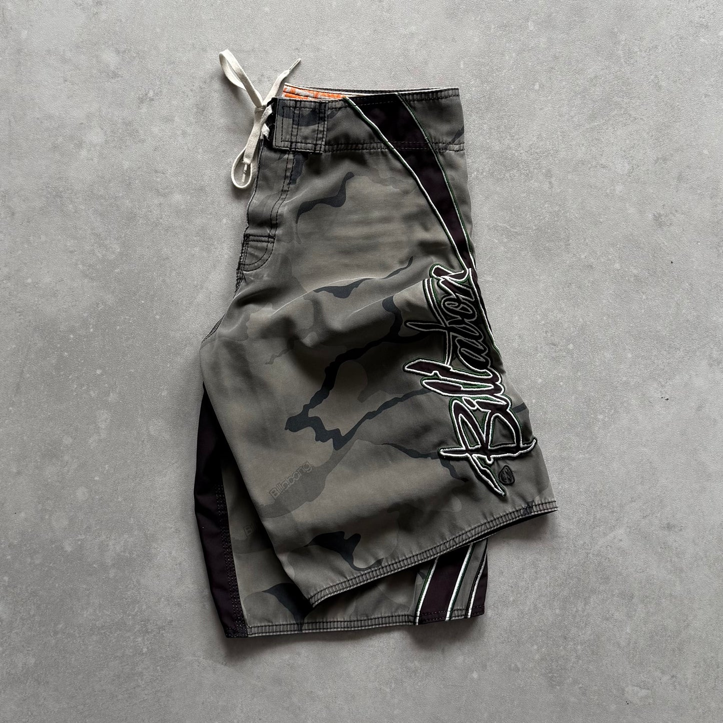 Vintage Billabong Mark Occhilupo BoardShorts (31)