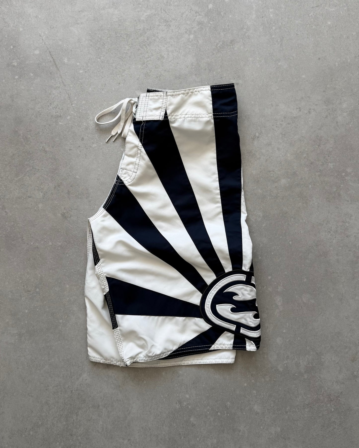 Vintage Billabong Andy Irons Rising Sun Boardshorts (32)
