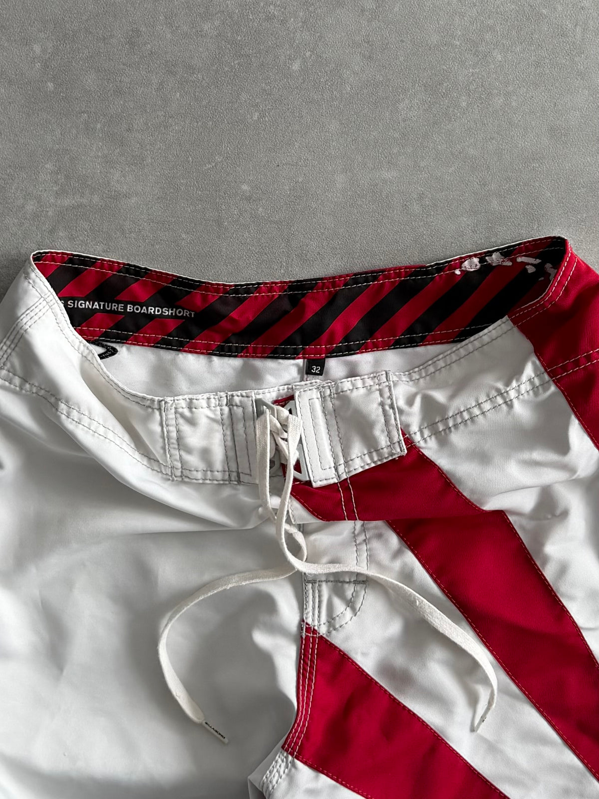 Vintage Billabong Andy Irons Rising Sun Boardshorts (32)