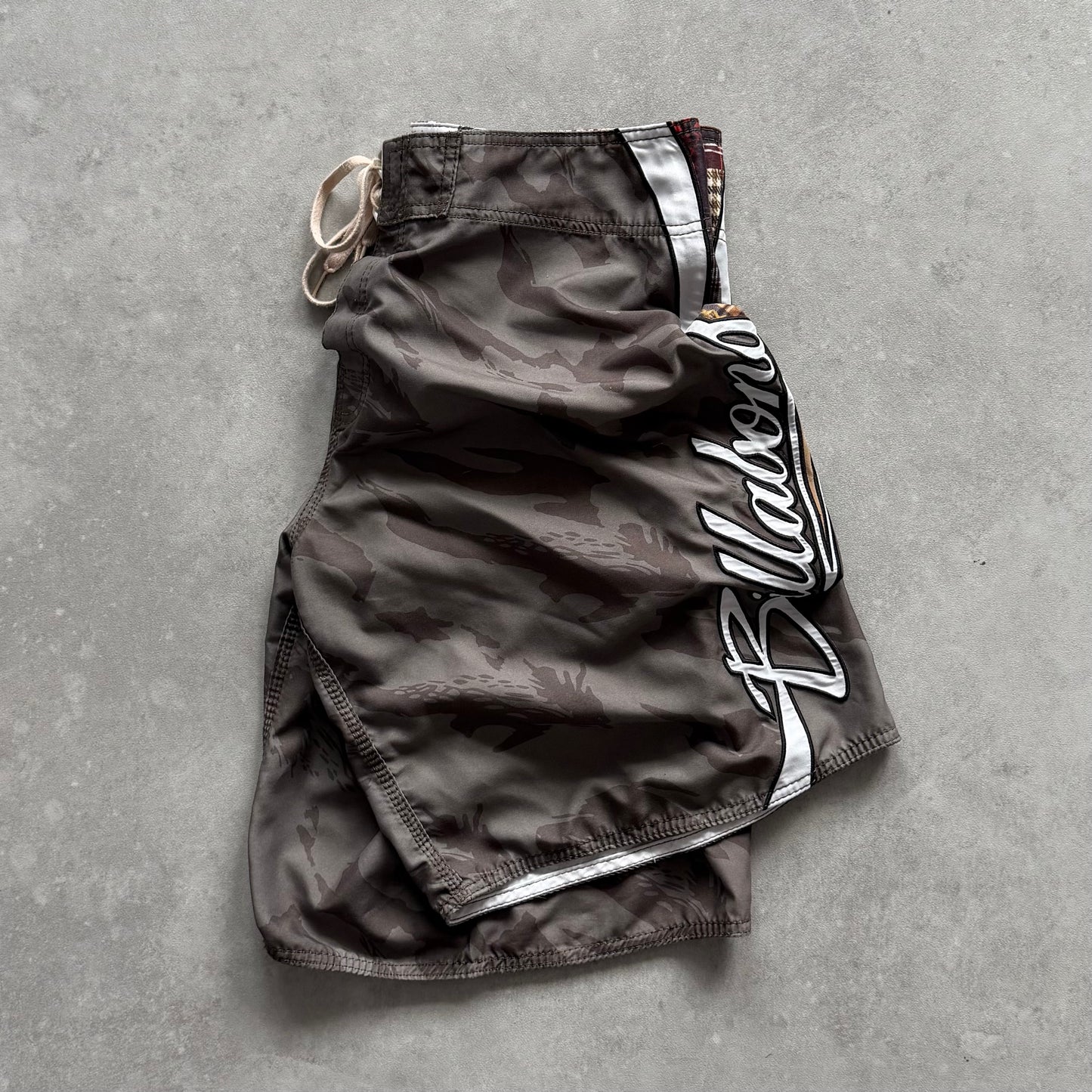 Vintage Billabong Mark Occhilupo BoardShorts (36)