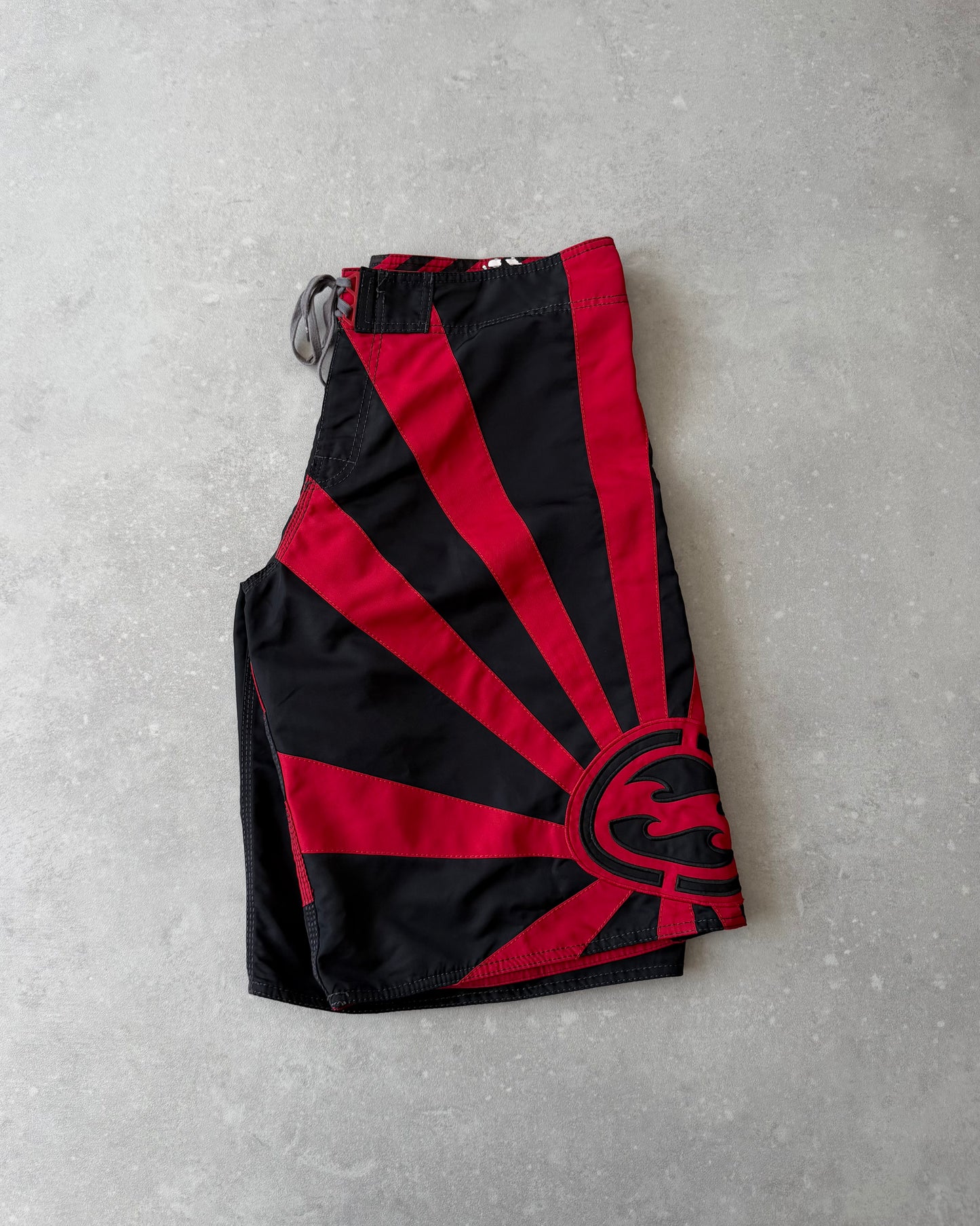 Vintage Billabong Andy Irons Rising Sun Boardshorts (36)