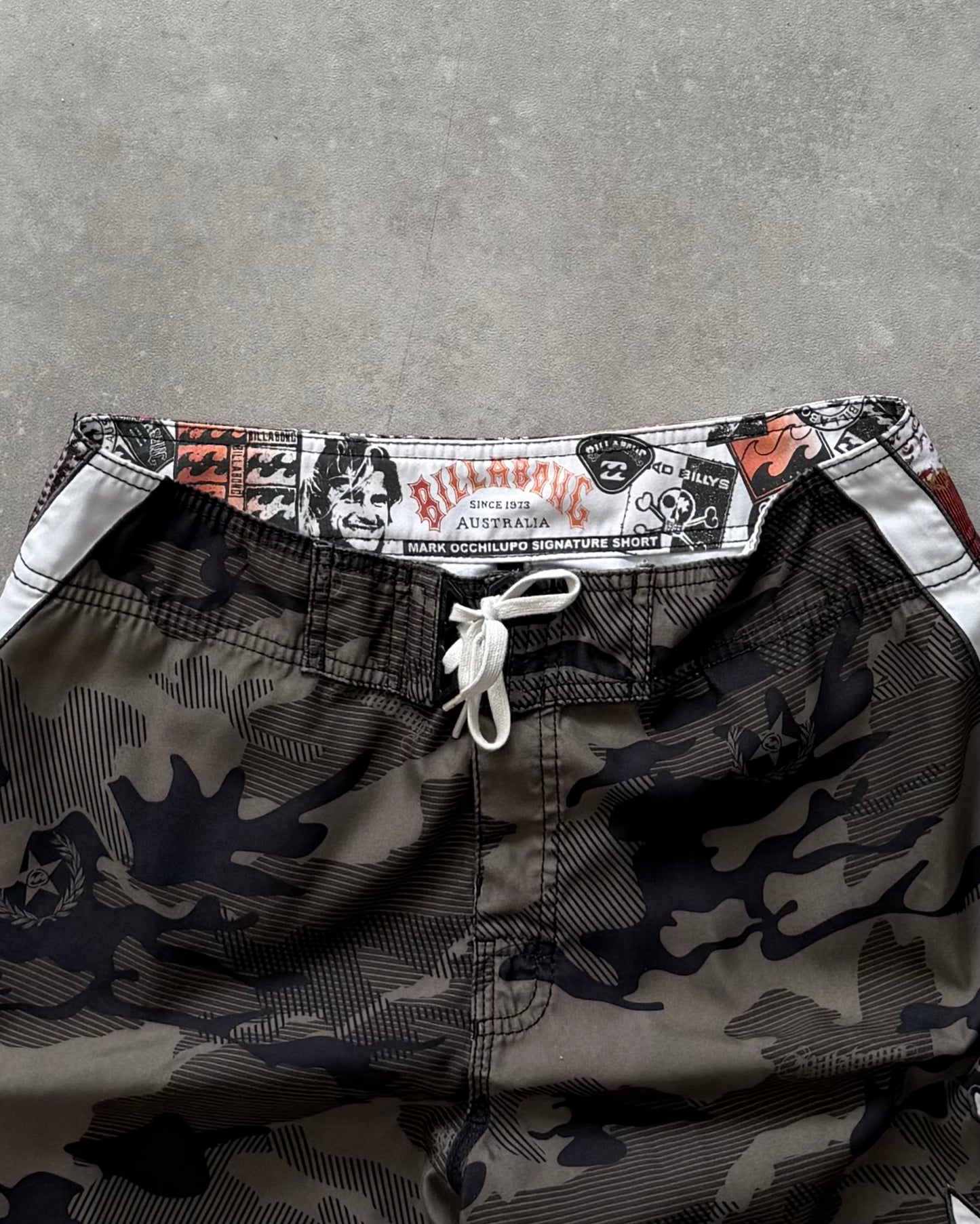 Vintage Billabong Mark Occhilupo Boardshorts (32)