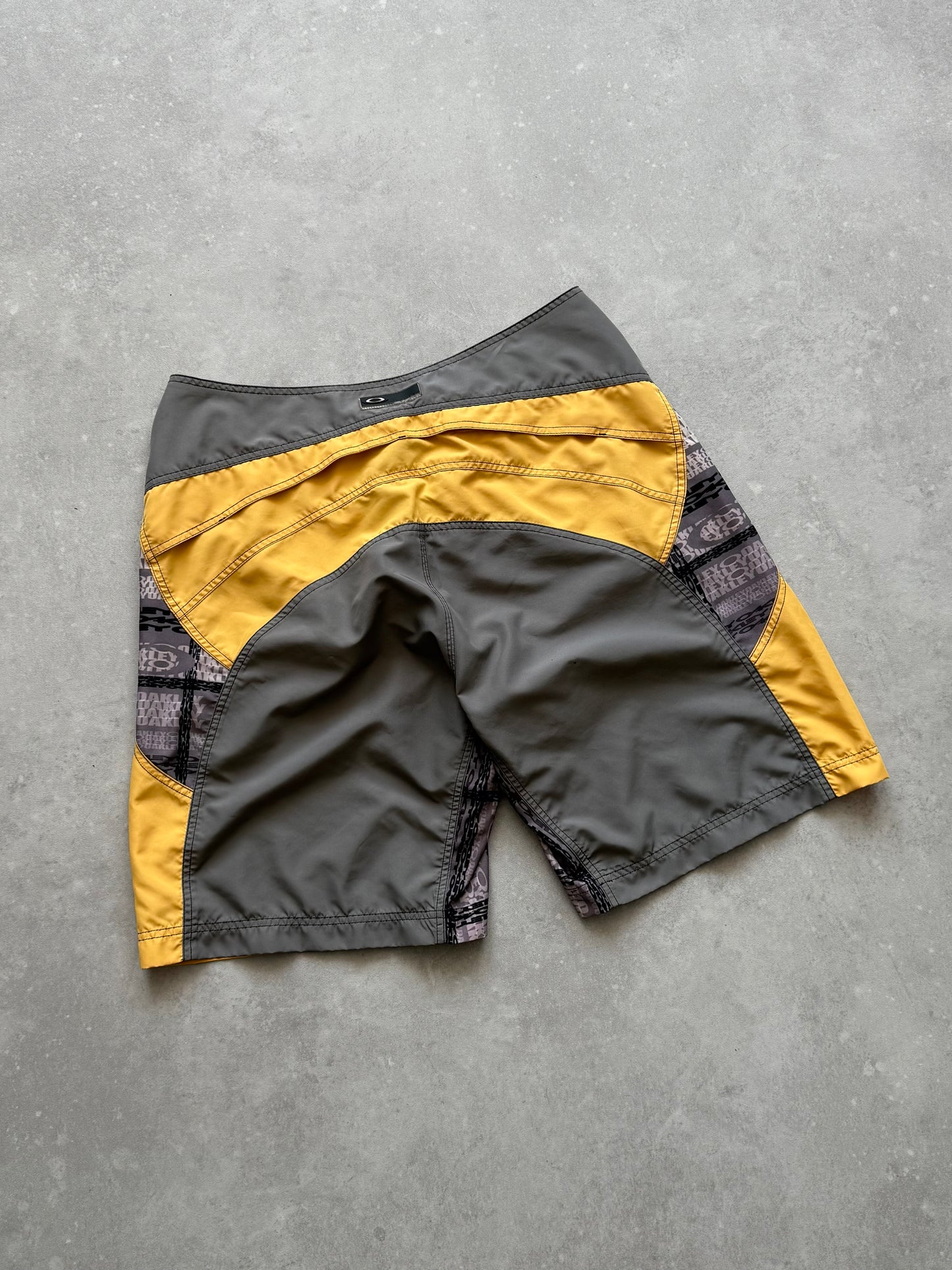 Vintage Oakley Boardshorts (36)