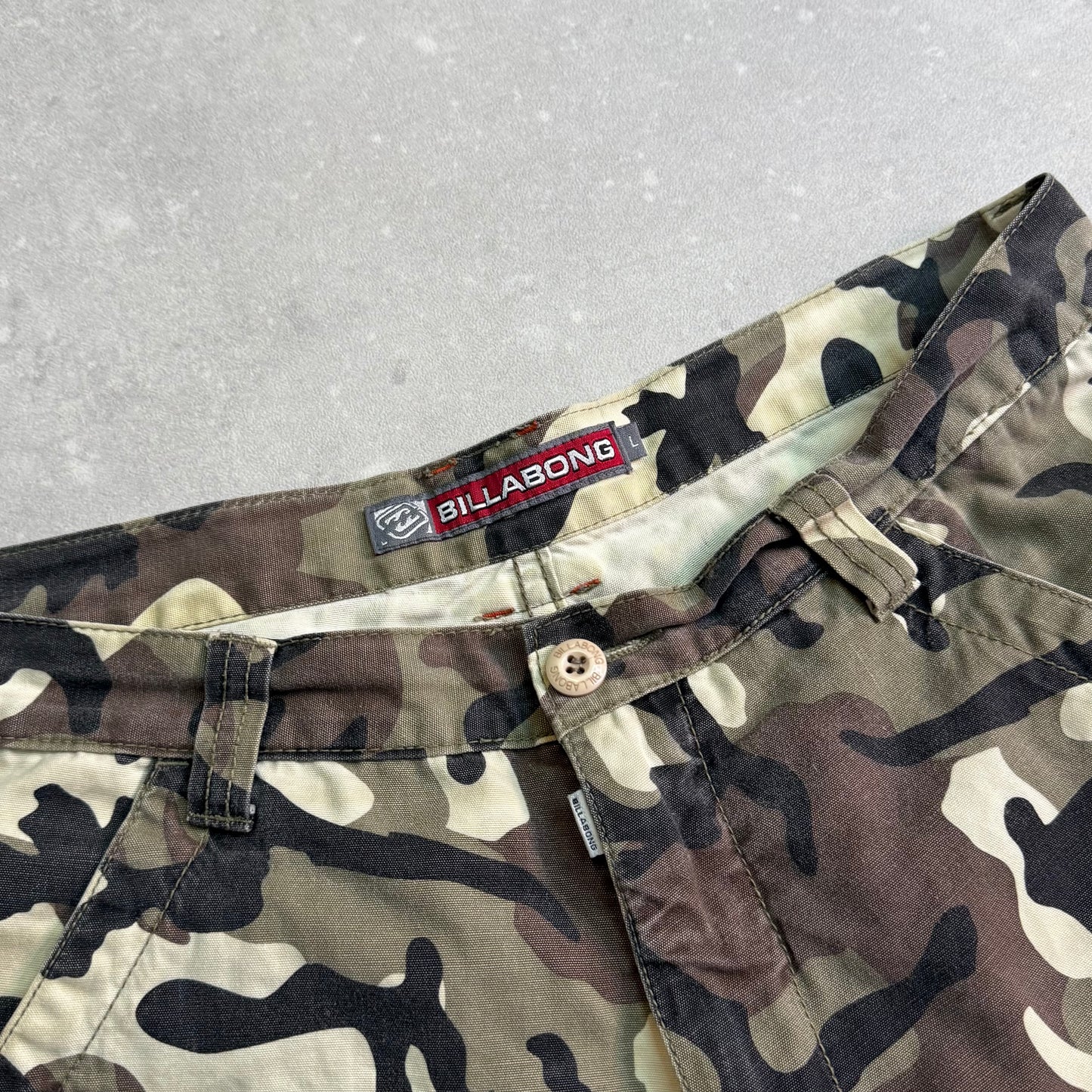 00's Billabong Camo shorts (34)