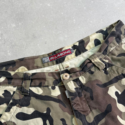 00's Billabong Camo shorts (34)