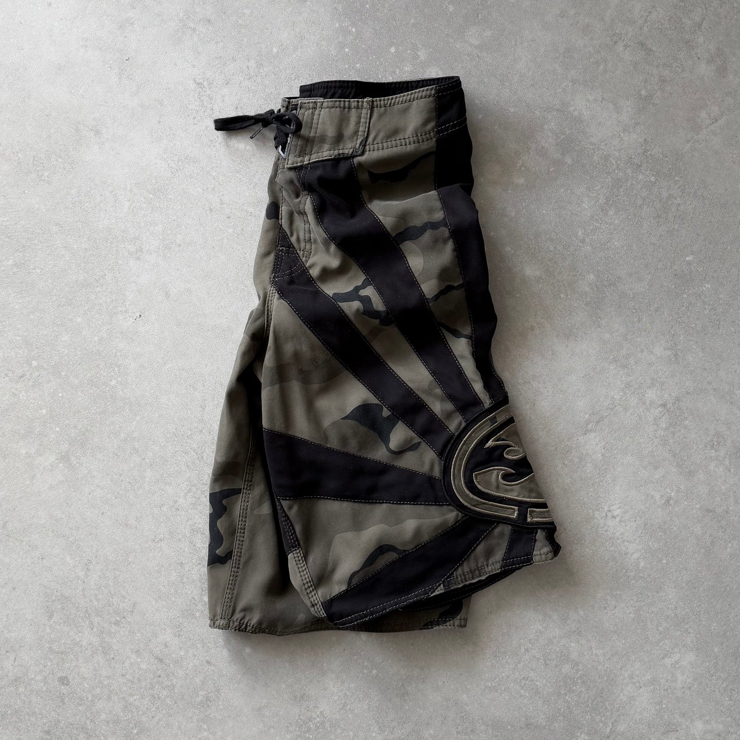 Vintage Billabong Andy Irons Rising Sun Boardshorts (30)