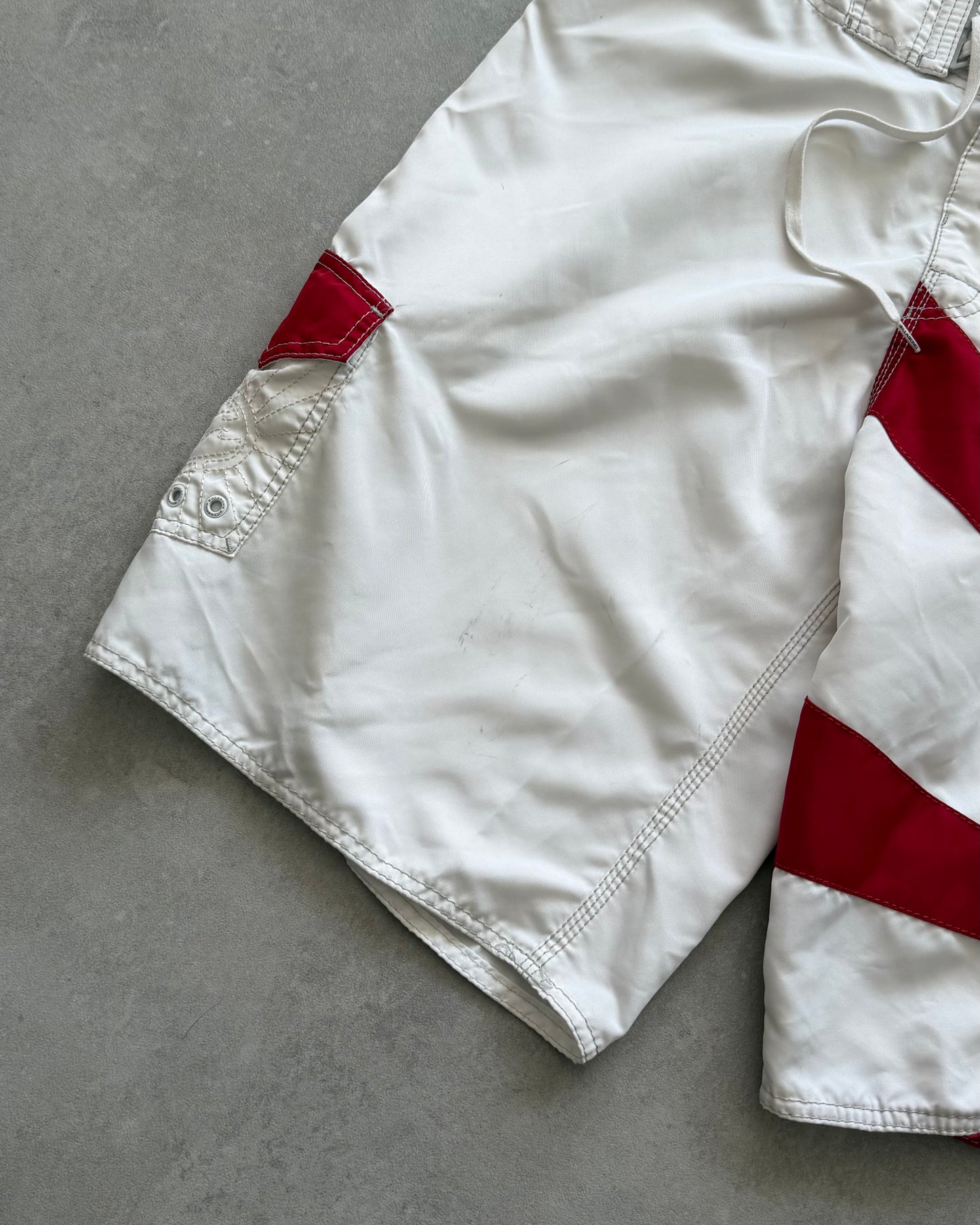 Vintage Billabong Andy Irons Rising Sun Boardshorts (36)