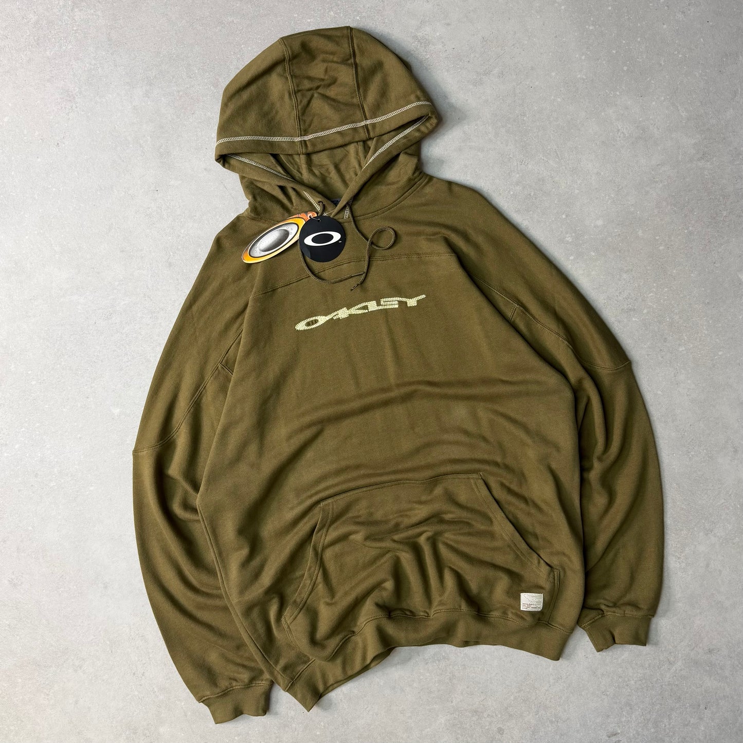 BNWT 00’s Oakley Hoodie (L)