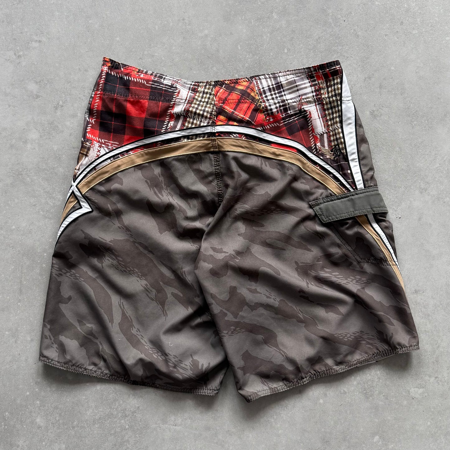 Vintage Billabong Mark Occhilupo BoardShorts (36)