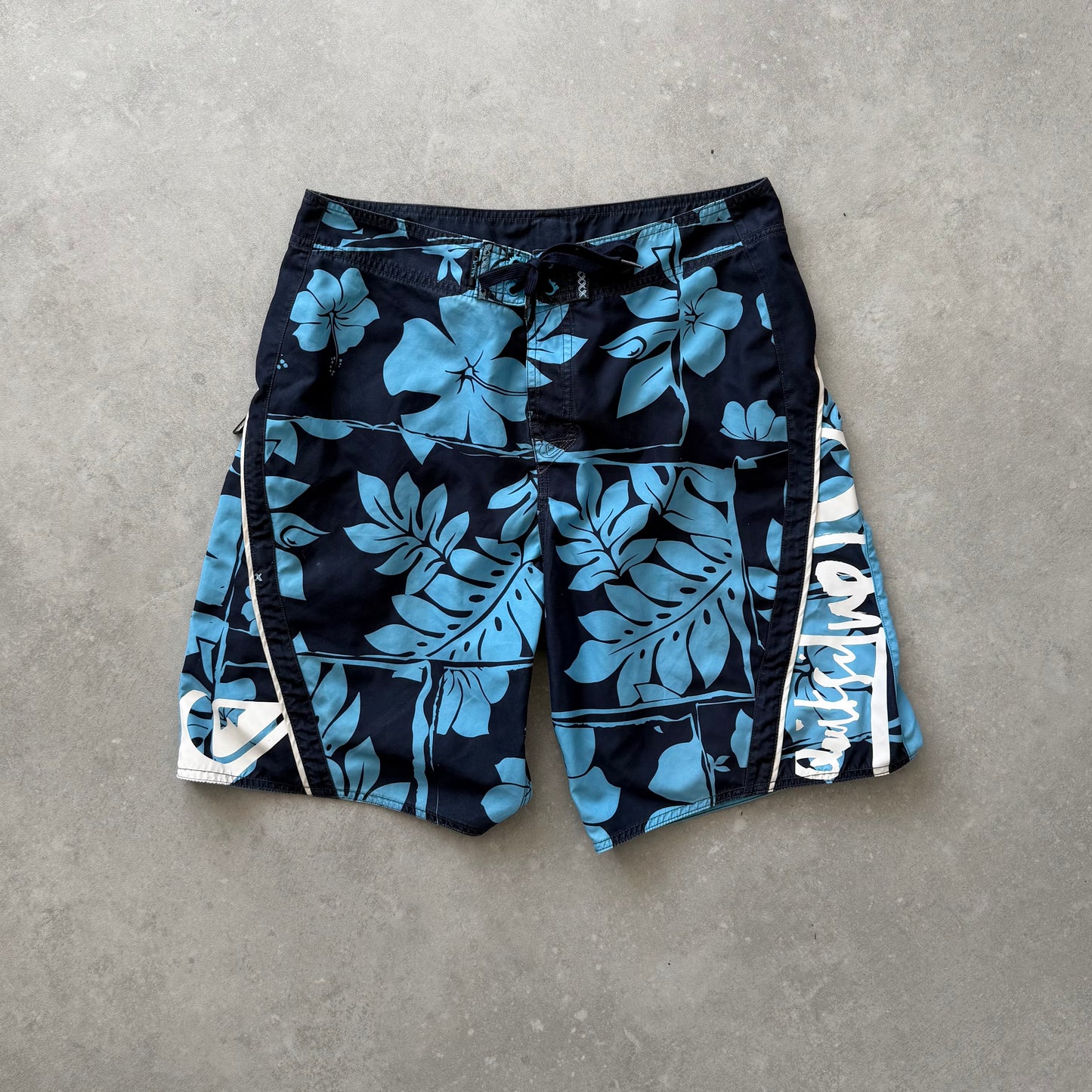 00's Quiksilver Boardshorts (32)