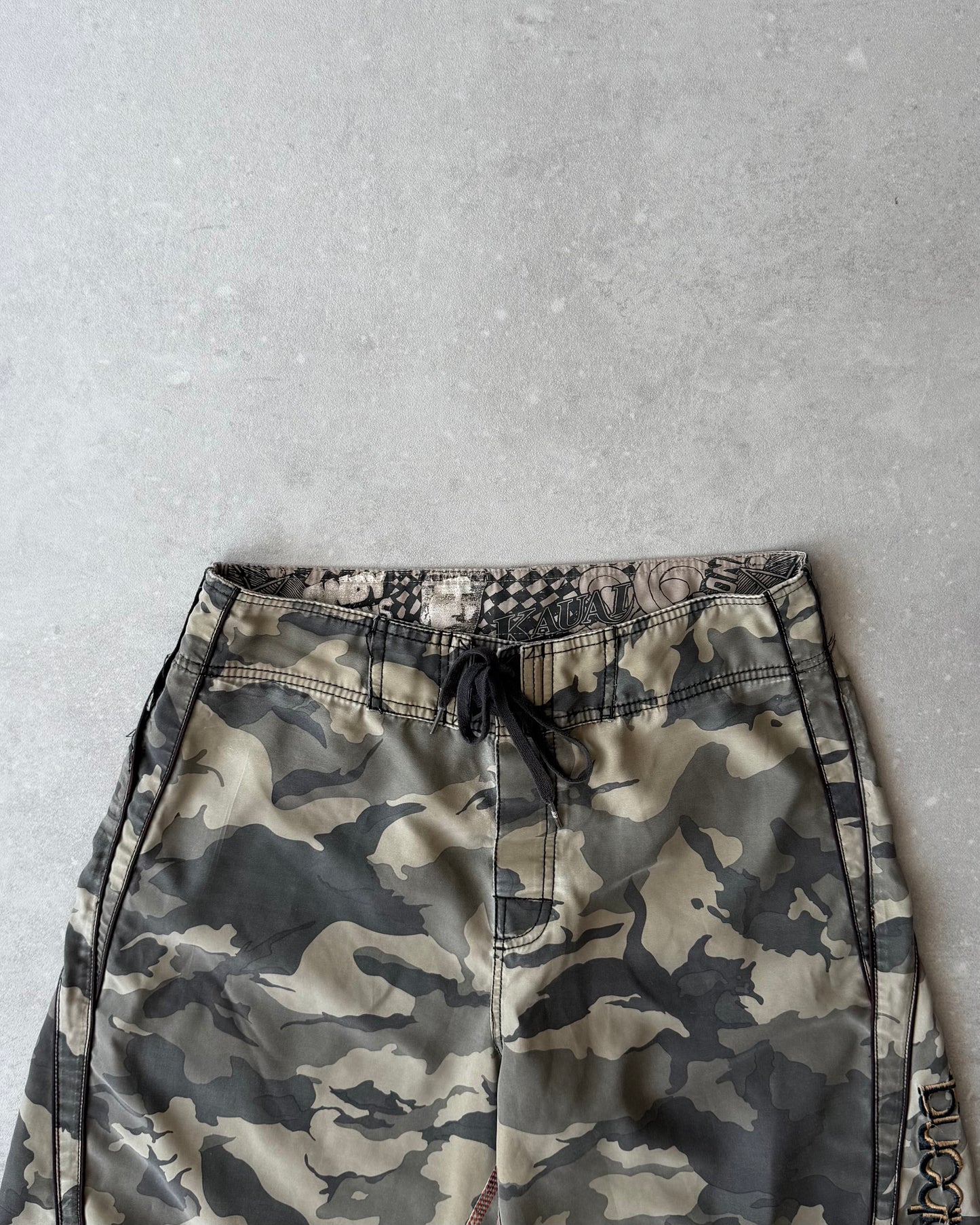 Vintage Billabong Andy Irons Kauai Boardshorts (32)