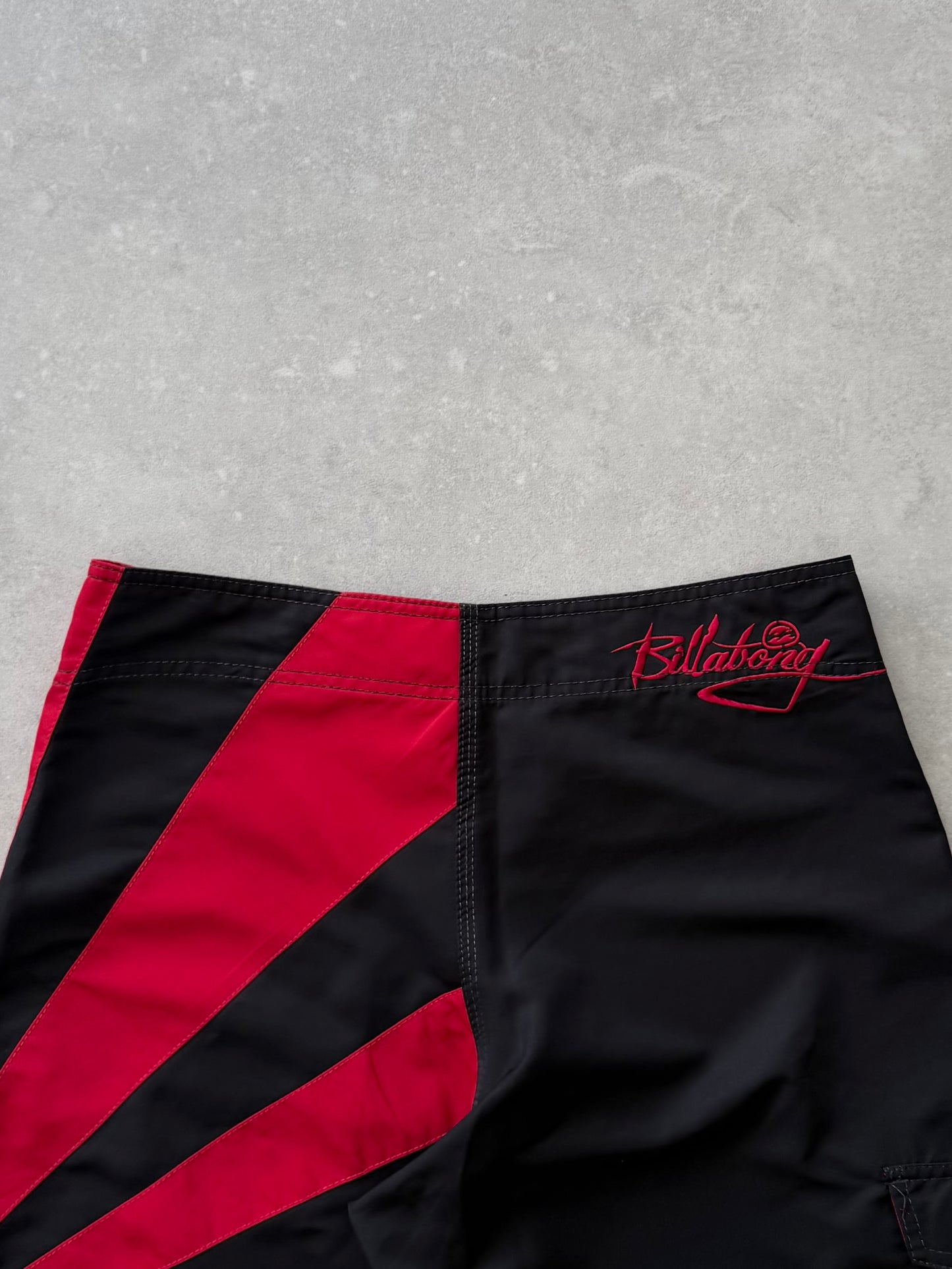 Vintage Billabong Andy Irons Rising Sun Boardshorts (32)