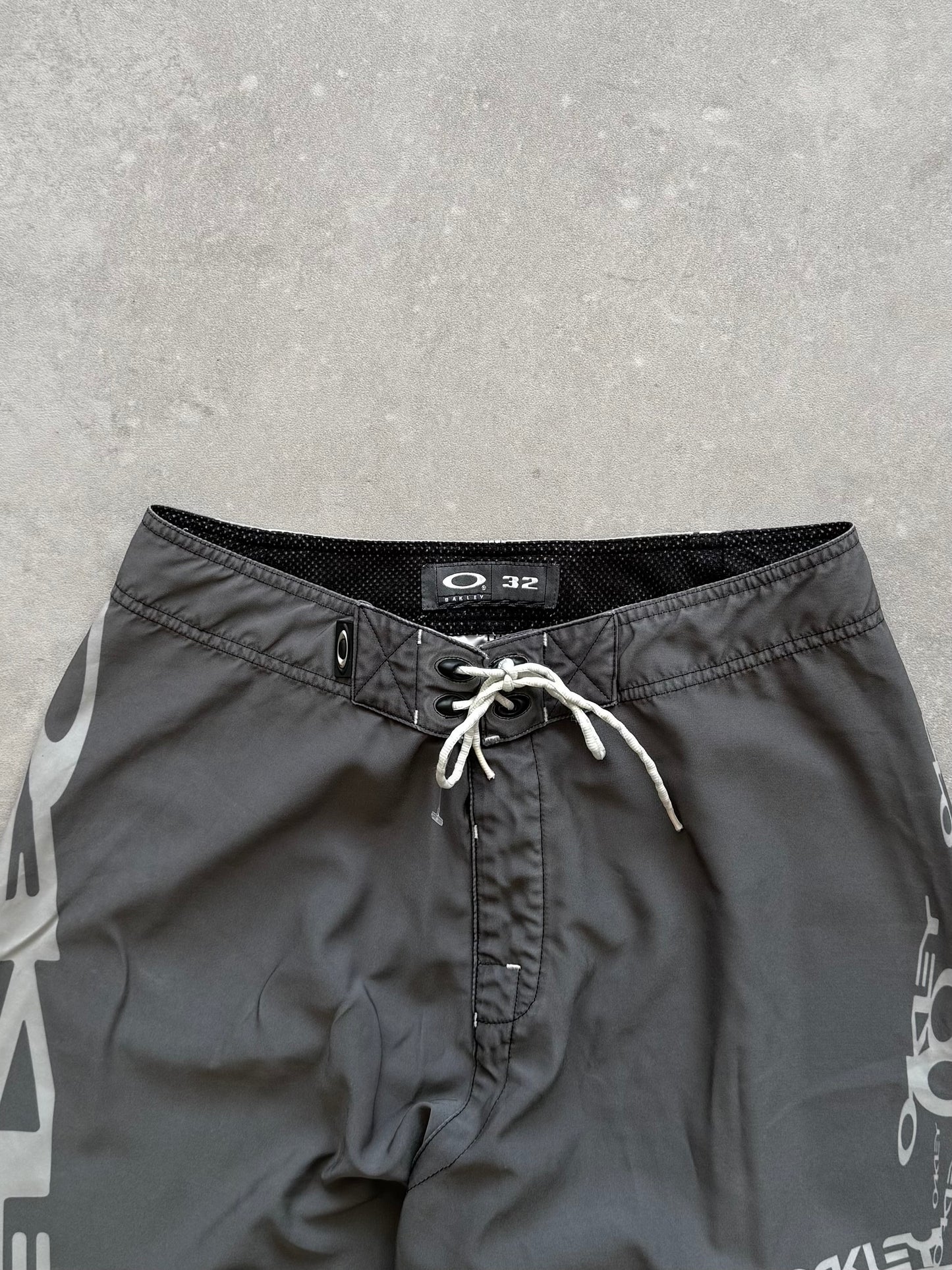 Vintage Oakley Boardshorts (32)