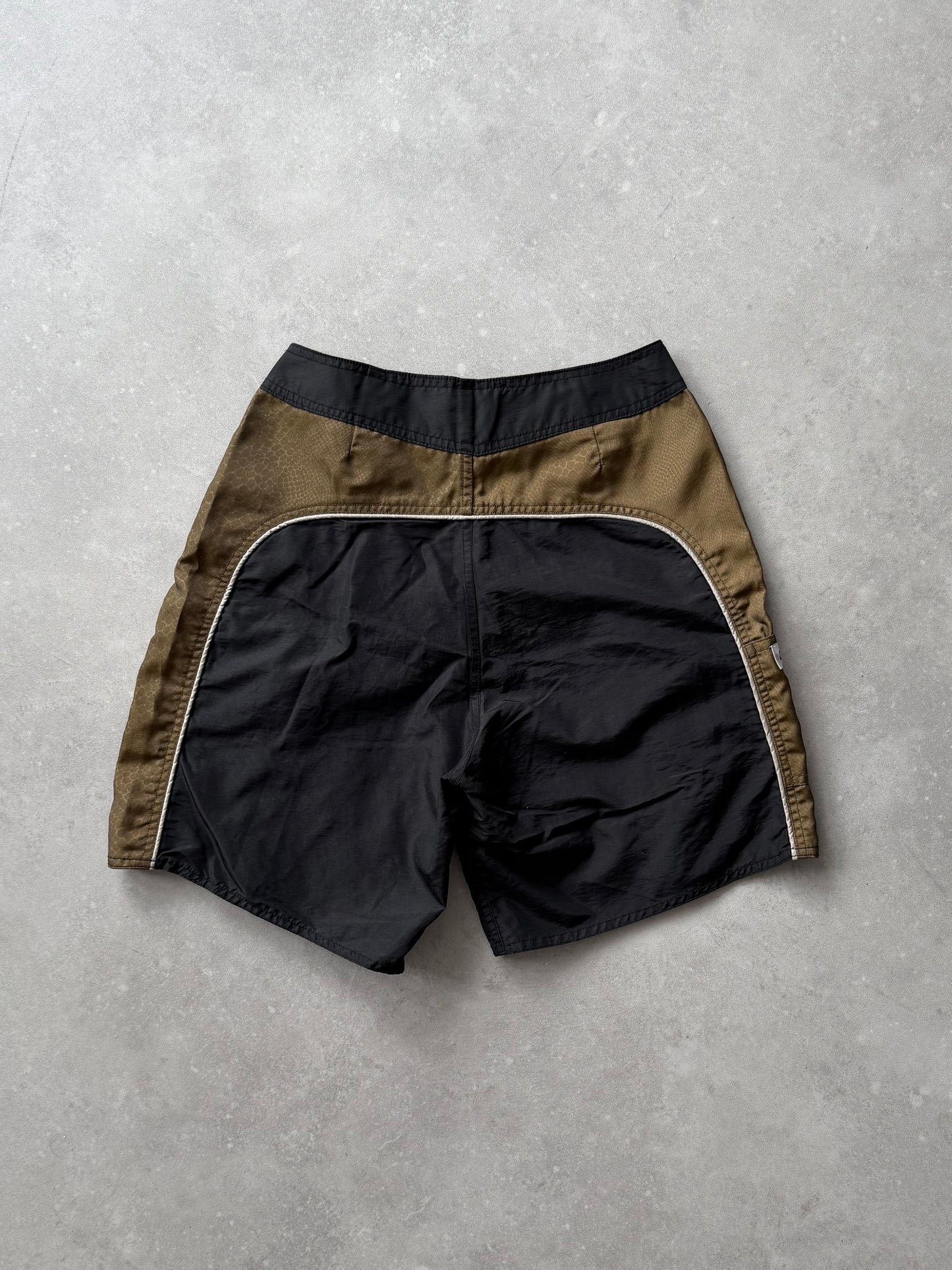 Vintage Quiksilver Dragon Boardshorts (30)