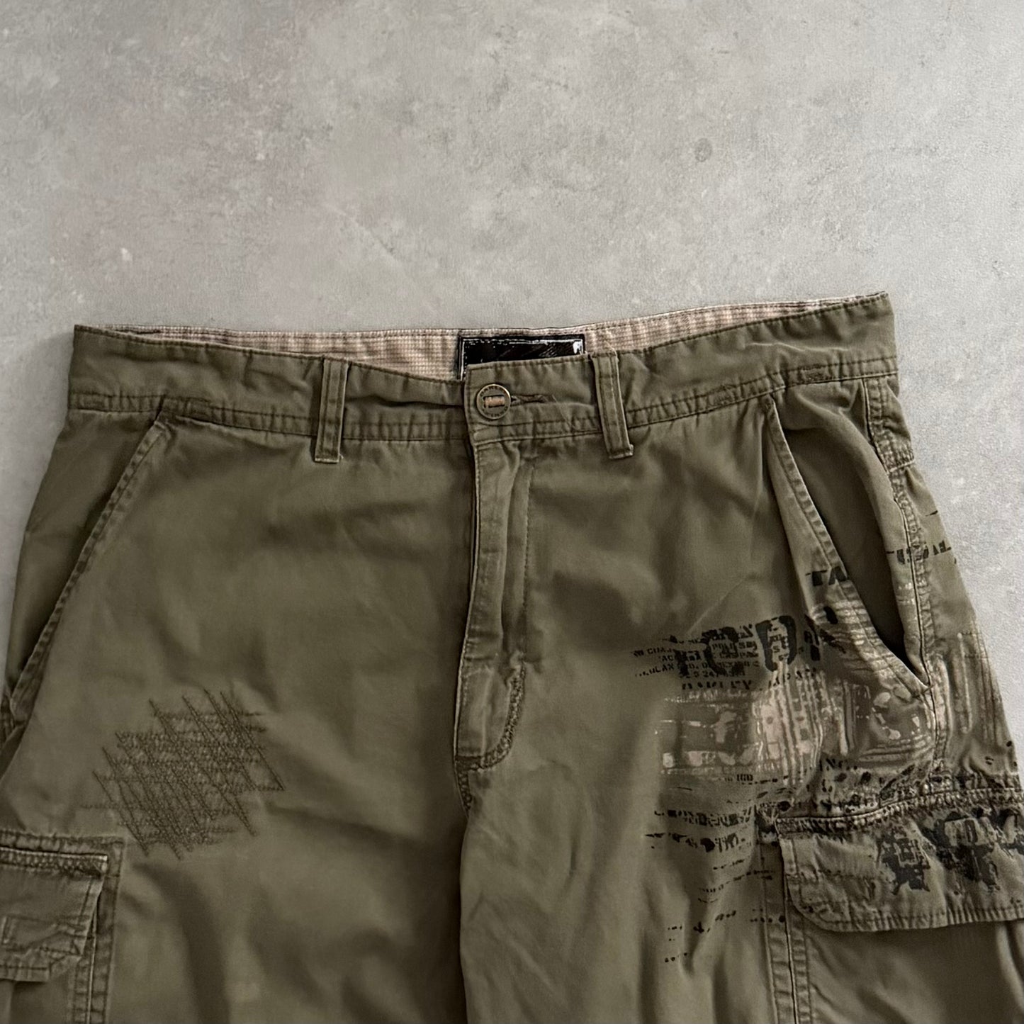 00’s Oakley Cargo Shorts (34)