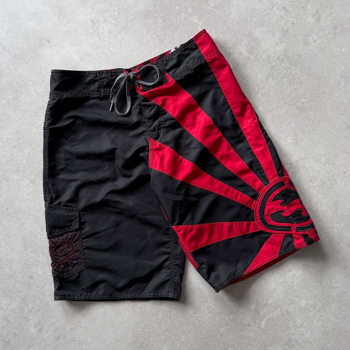 Vintage Billabong Andy Irons Rising Sun Boardshorts (32)