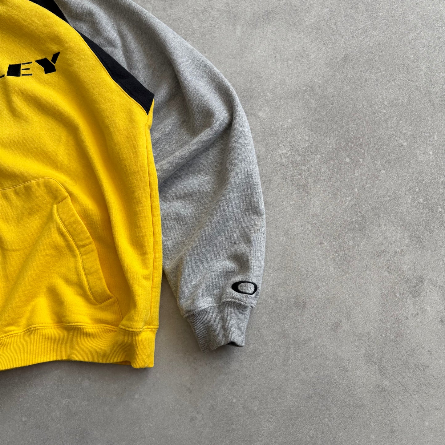Vintage Oakley Zip-up Hoodie (L)