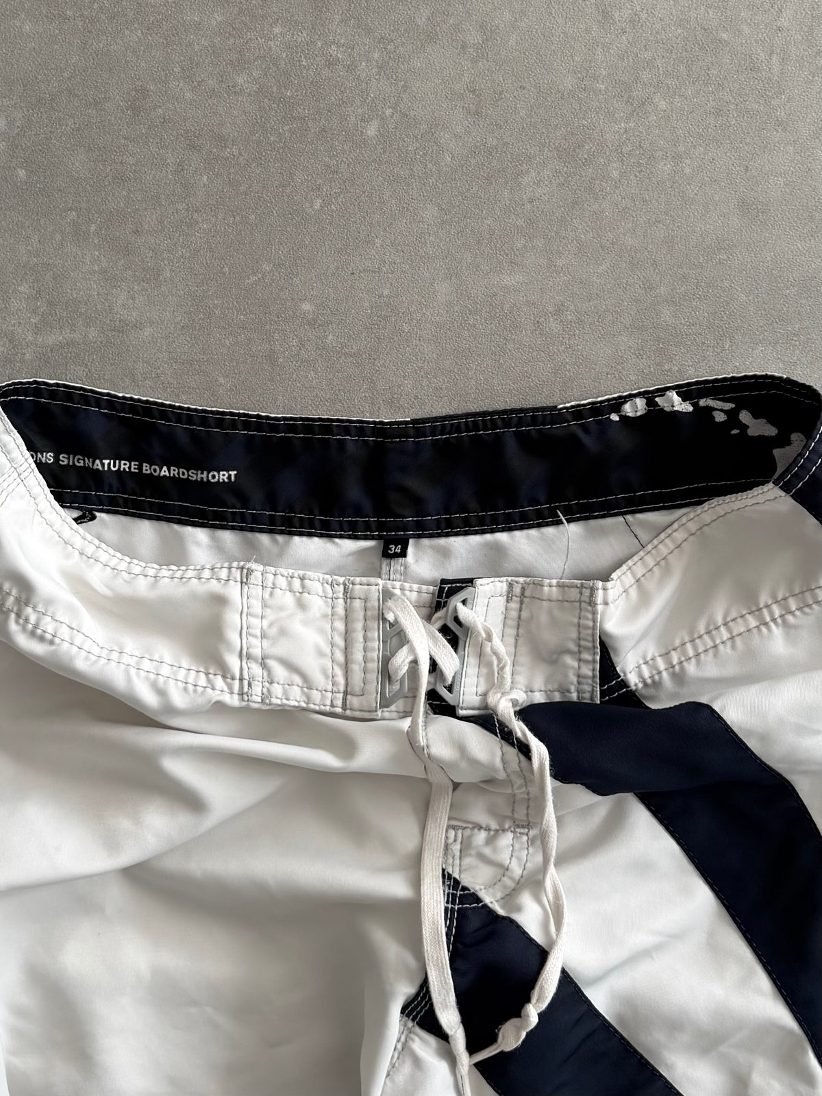 Vintage Billabong Andy Irons Rising Sun Boardshorts (34)