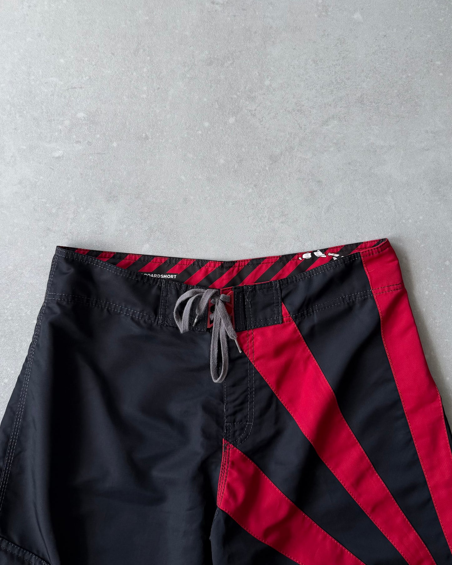 Vintage Billabong Andy Irons Rising Sun Boardshorts (36)