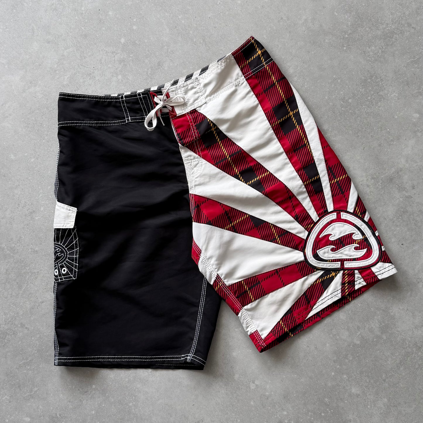 Vintage Billabong Andy Irons Rising Sun Boardshorts (36)