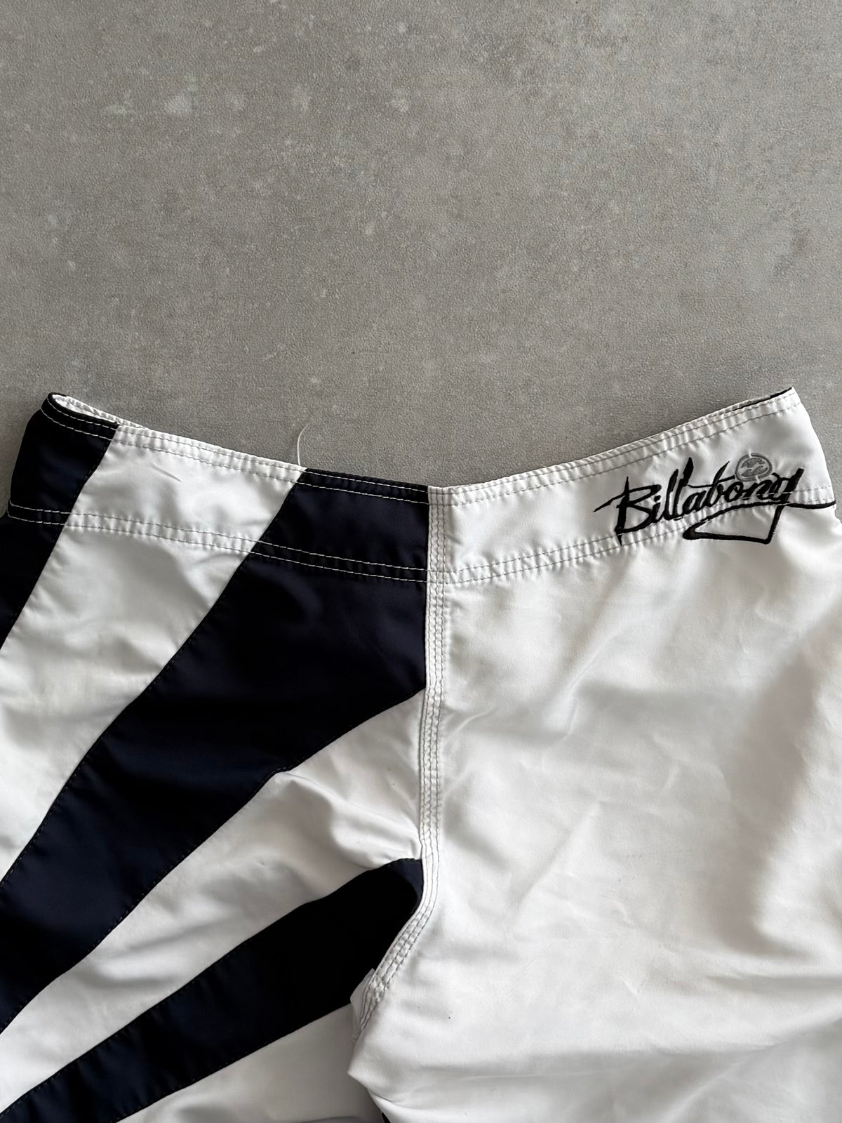 Vintage Billabong Andy Irons Rising Sun Boardshorts (34)
