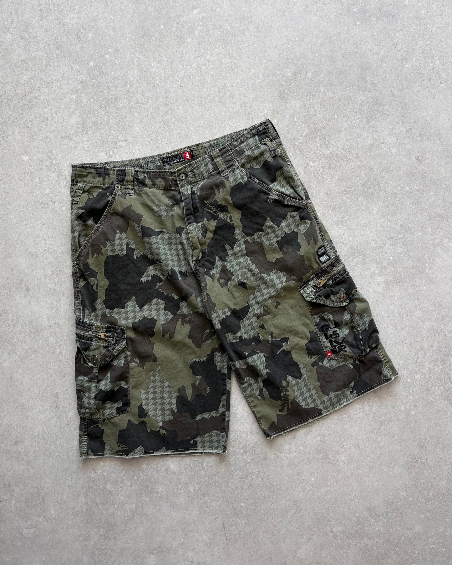 Vintage Quiksilver Camo Shorts (33)